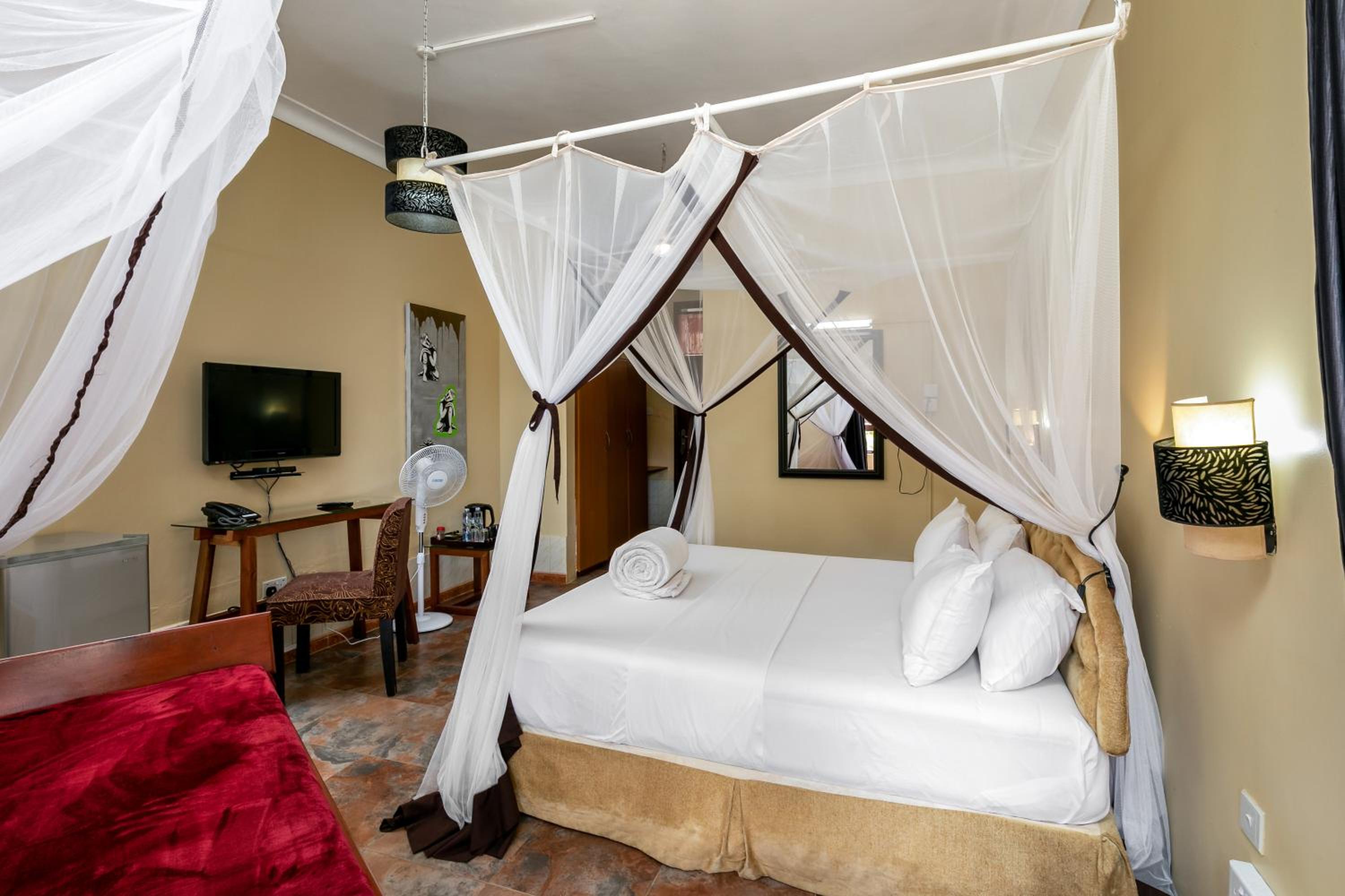 Deluxe Double or Twin Room with Pool View photo 3