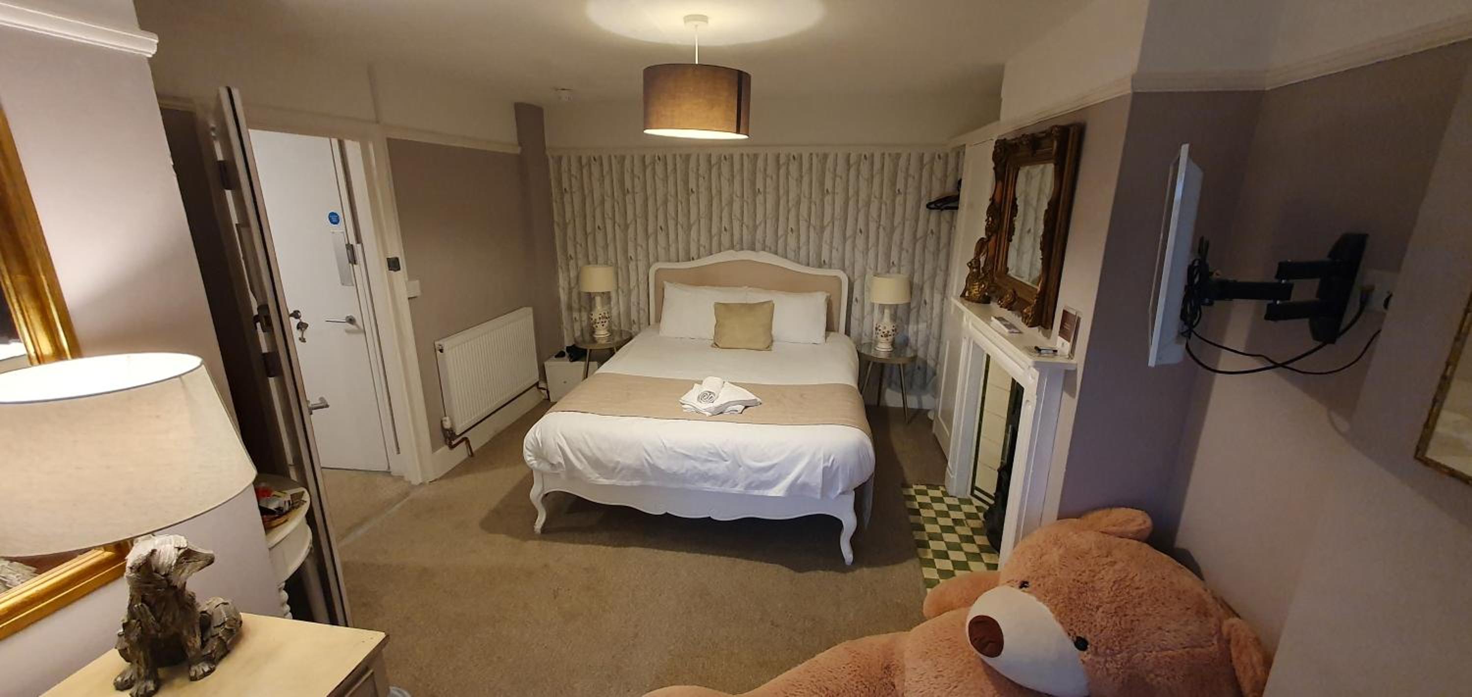 Deluxe Family Suite - Photo 1