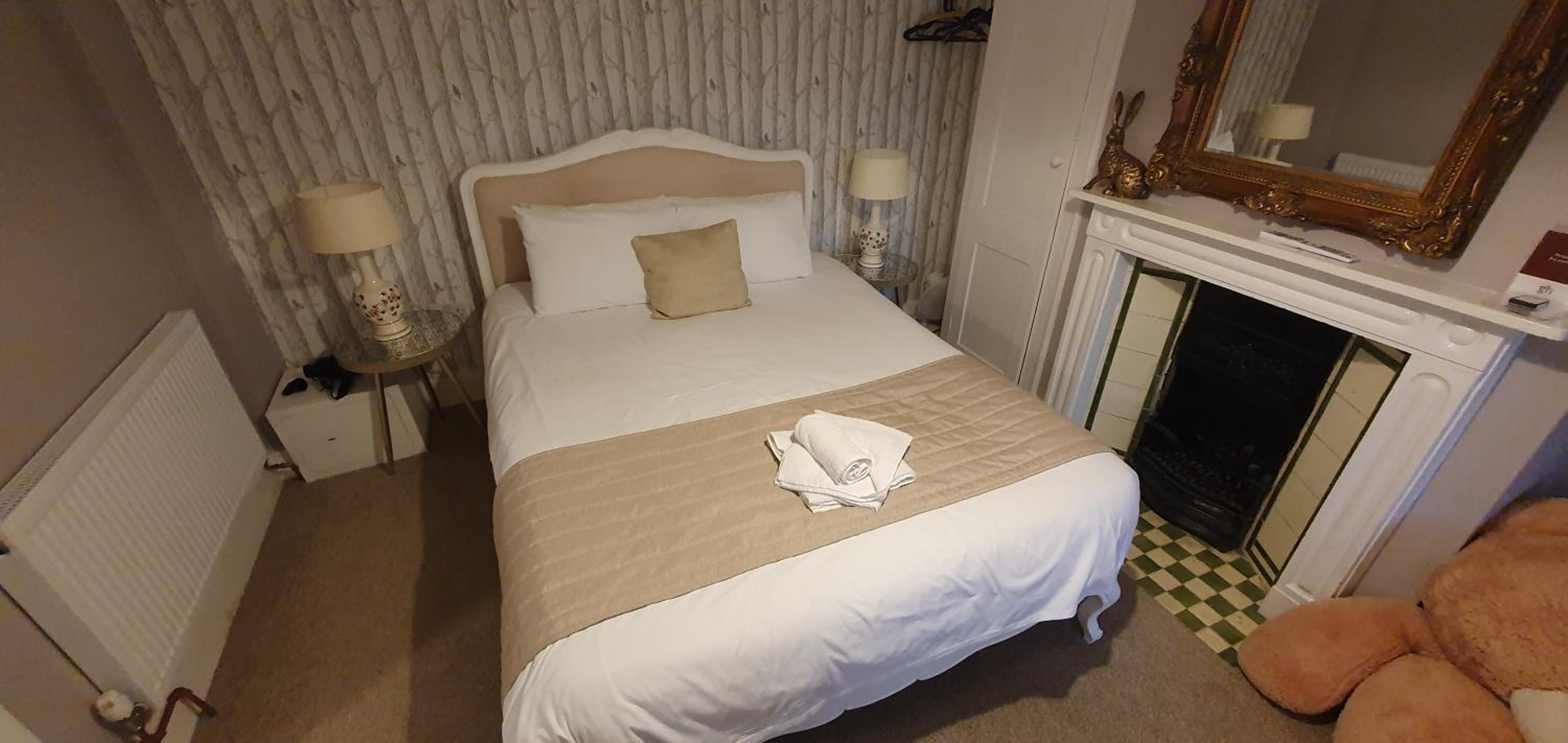 Deluxe Family Suite - Photo 5