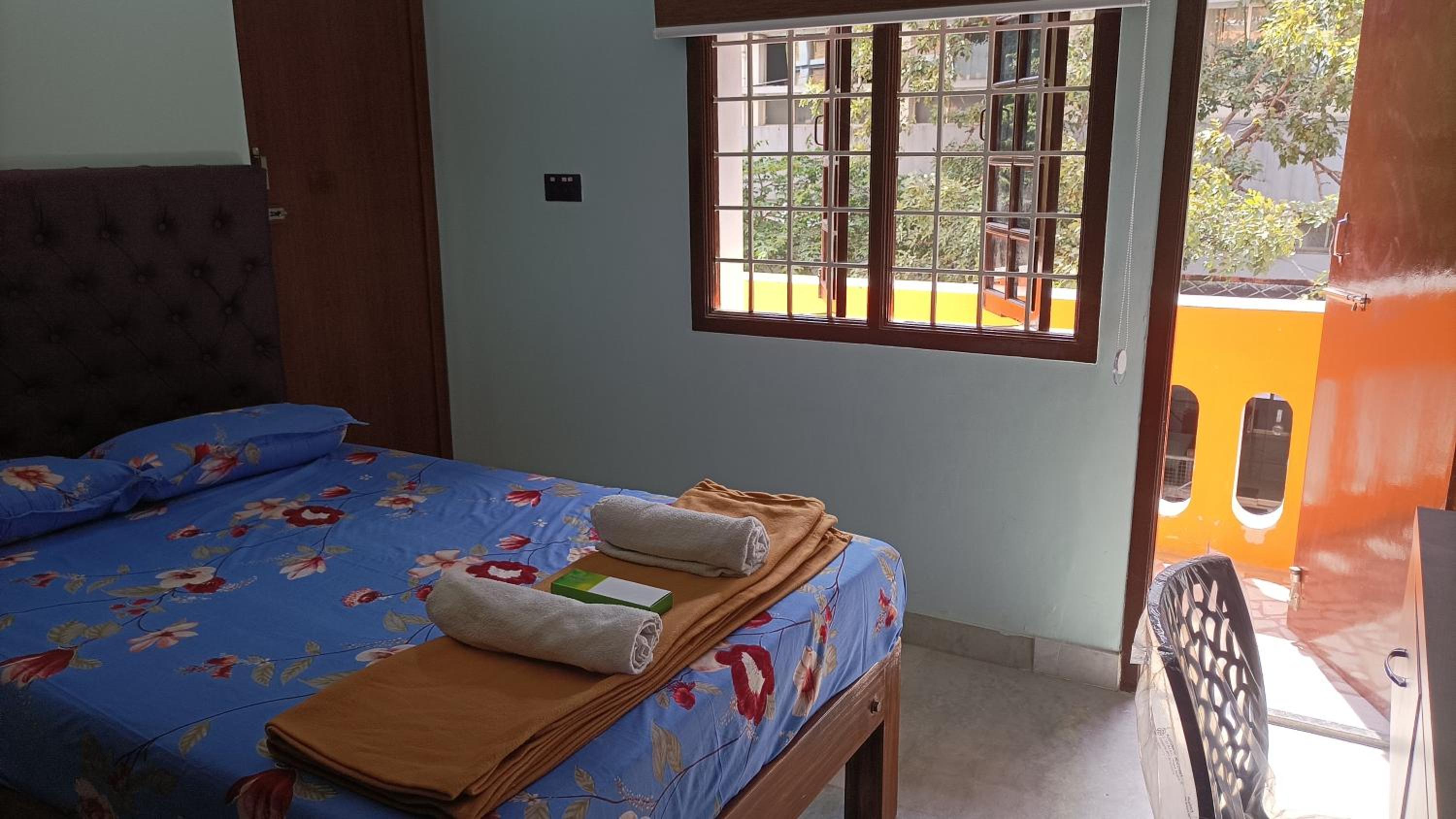 Double Room with Balcony - Photo 4