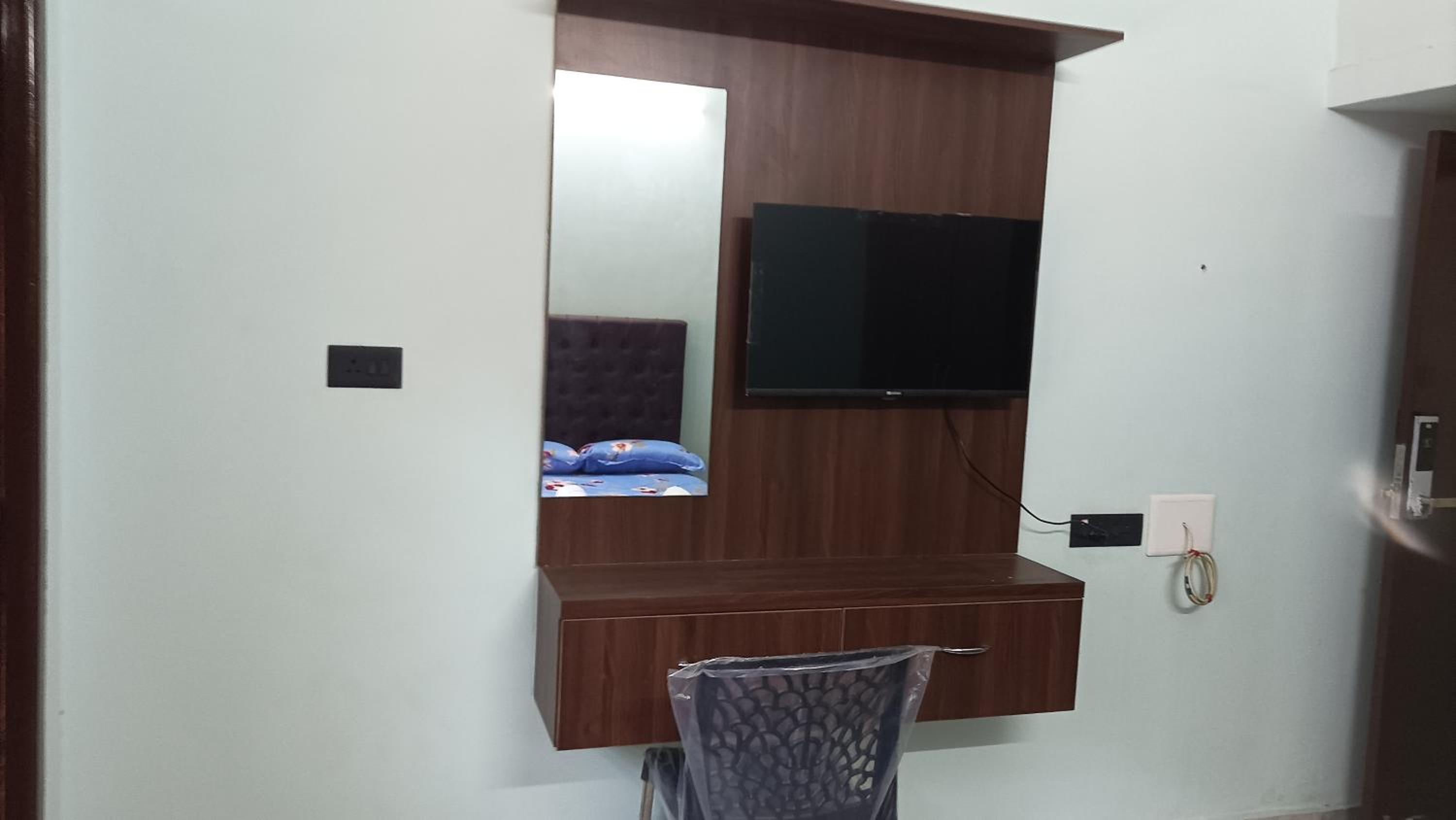 Double Room with Balcony - Photo 3