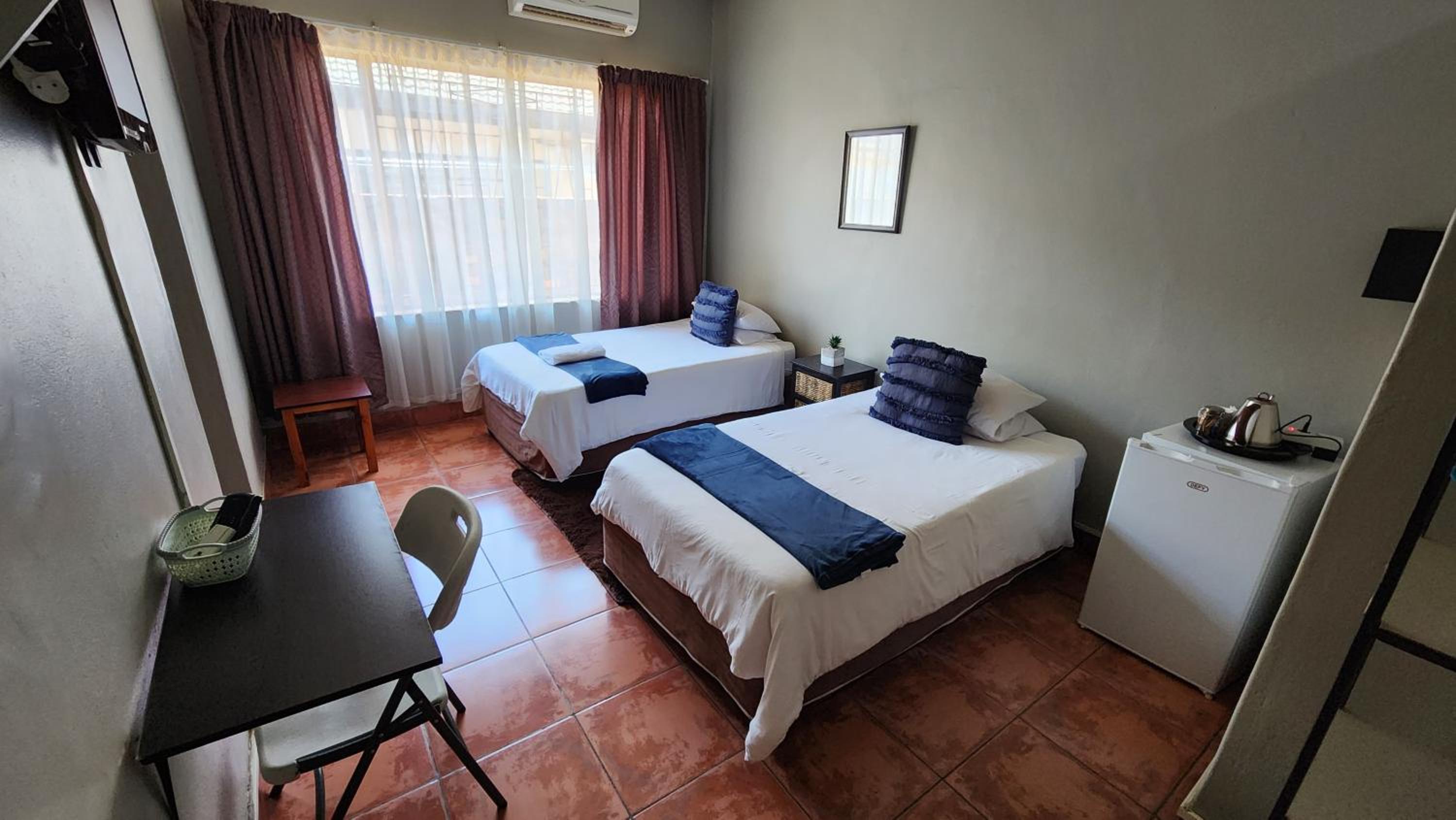 Standard Twin Room photo 2