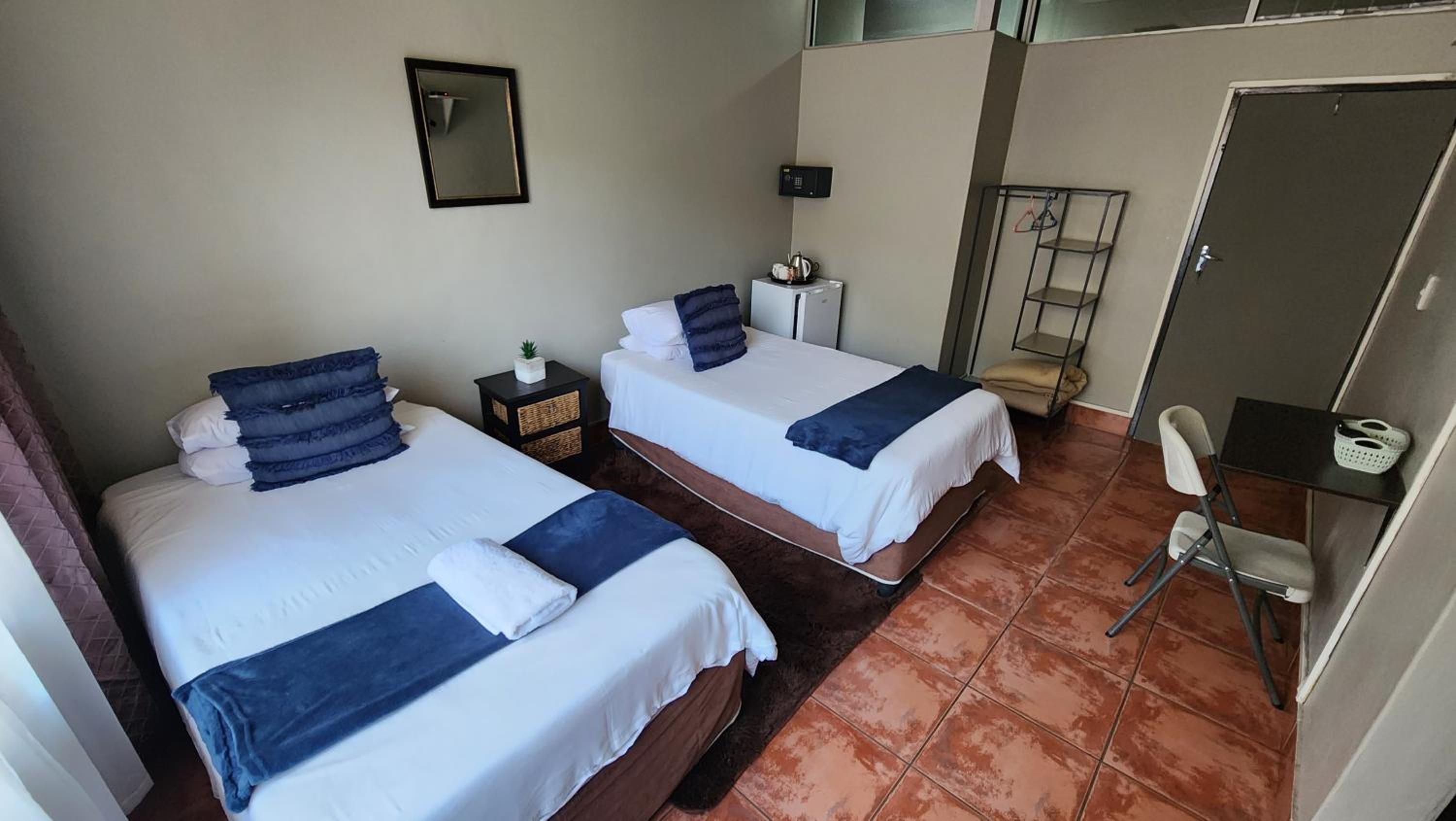 Standard Twin Room photo 3