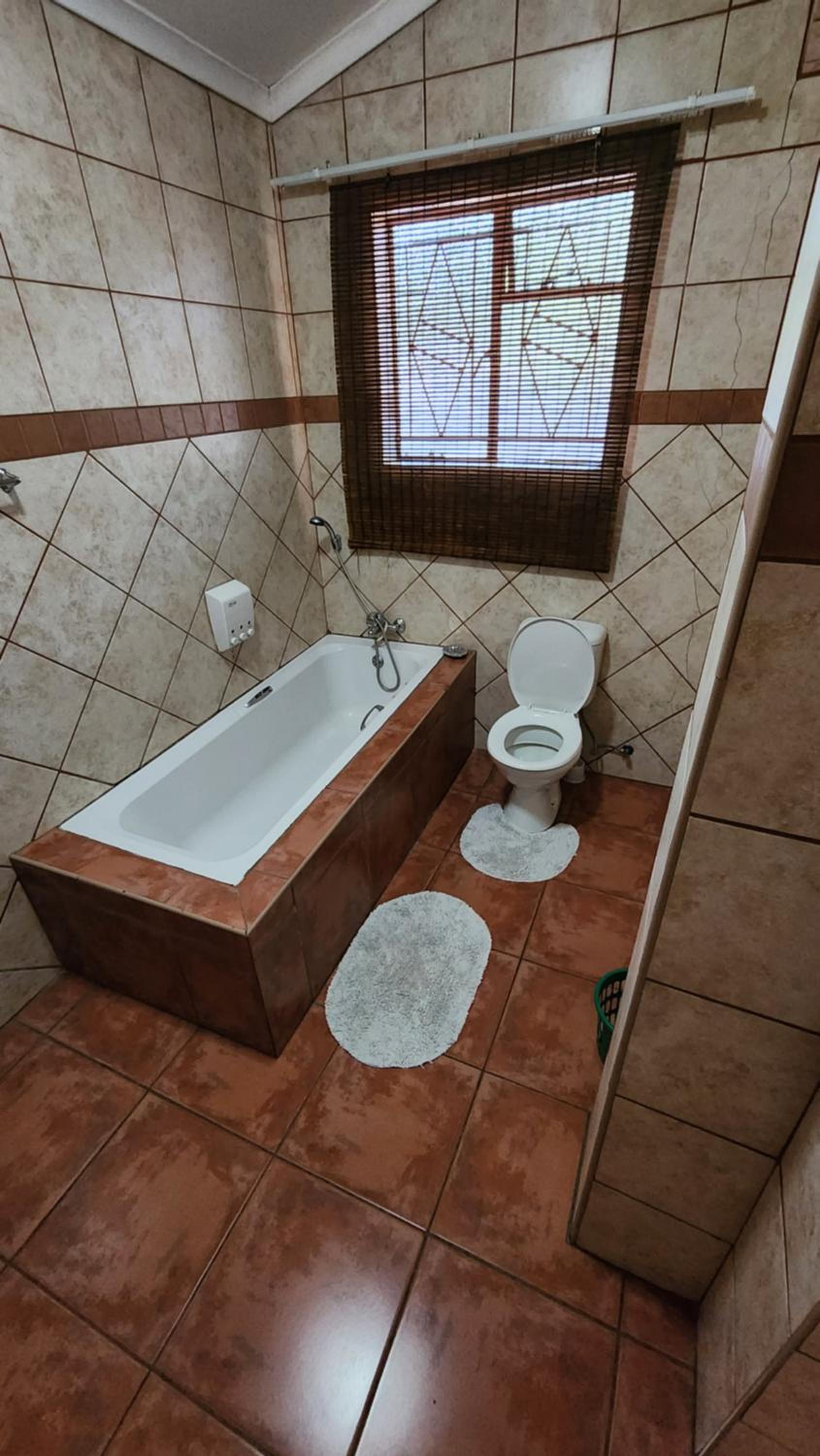 Twin Room with Bath photo 2