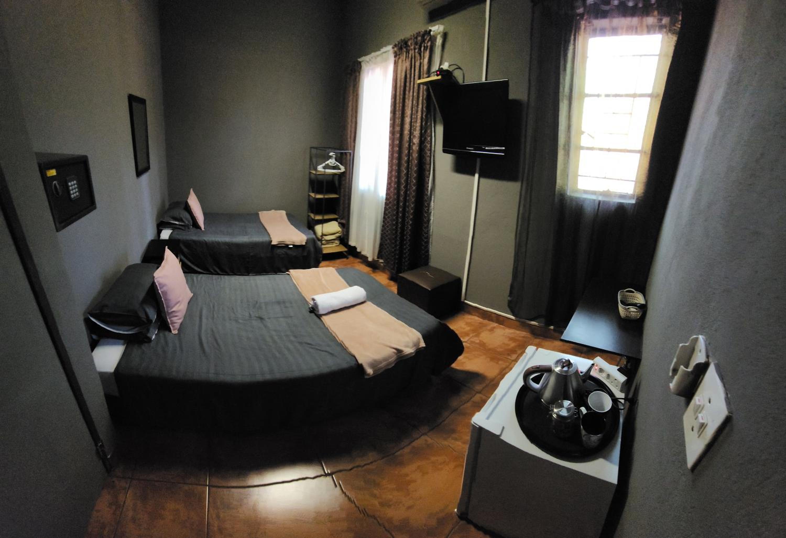 Twin Room with Shower photo 1