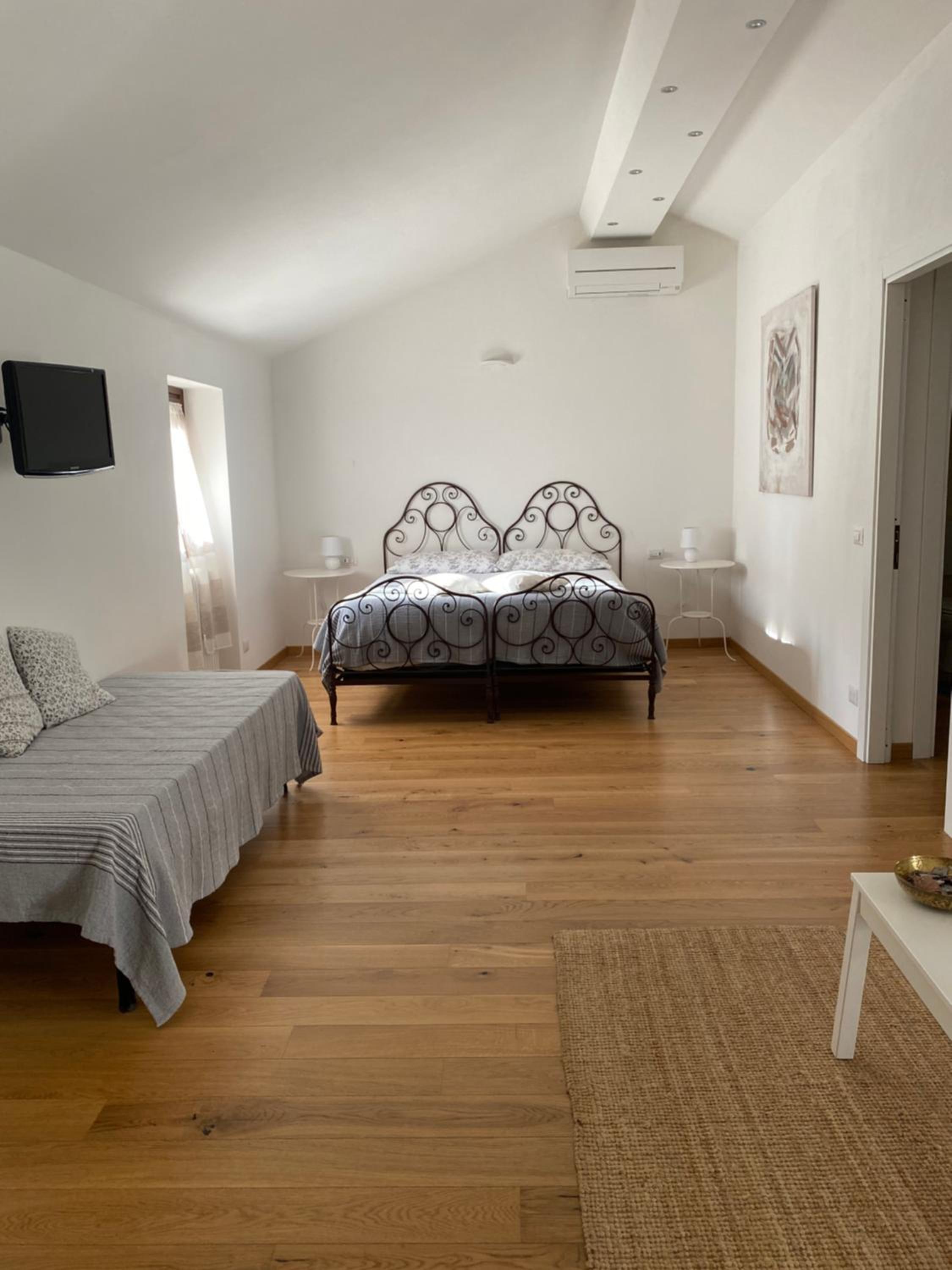 Suite with Mountain View - Photo 7