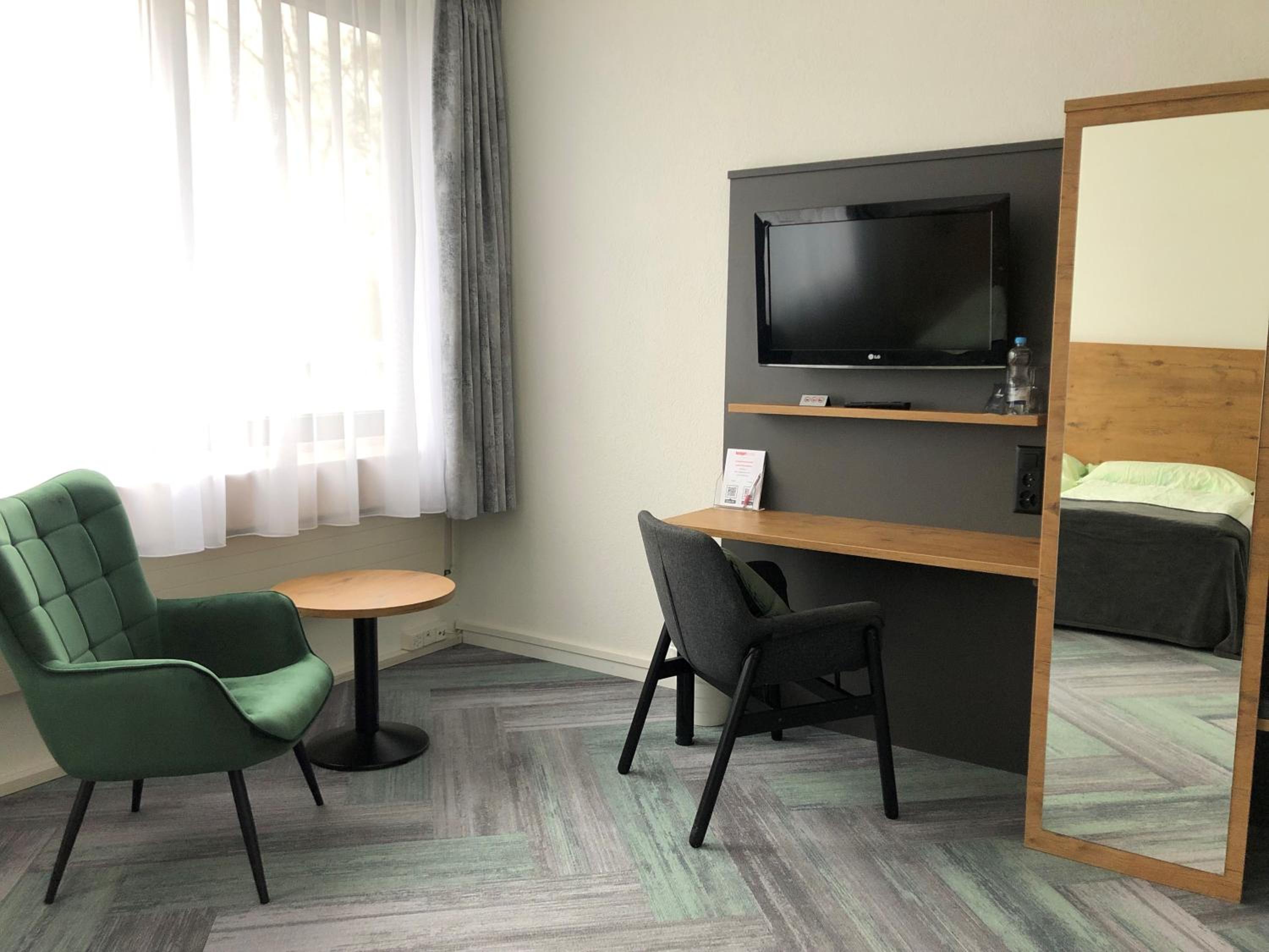 Double Room (1 Adult) - Photo 7