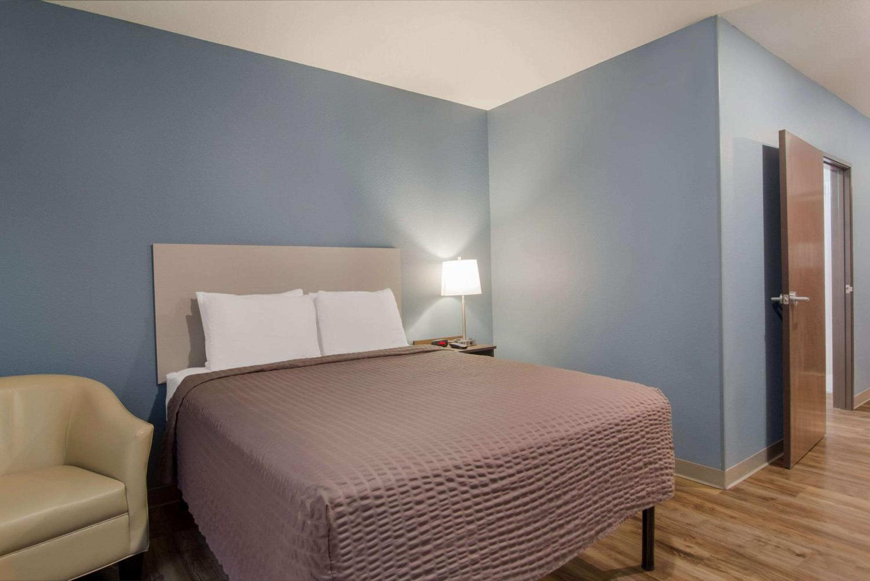 Standard Queen Room - Non Smoking - Photo 3