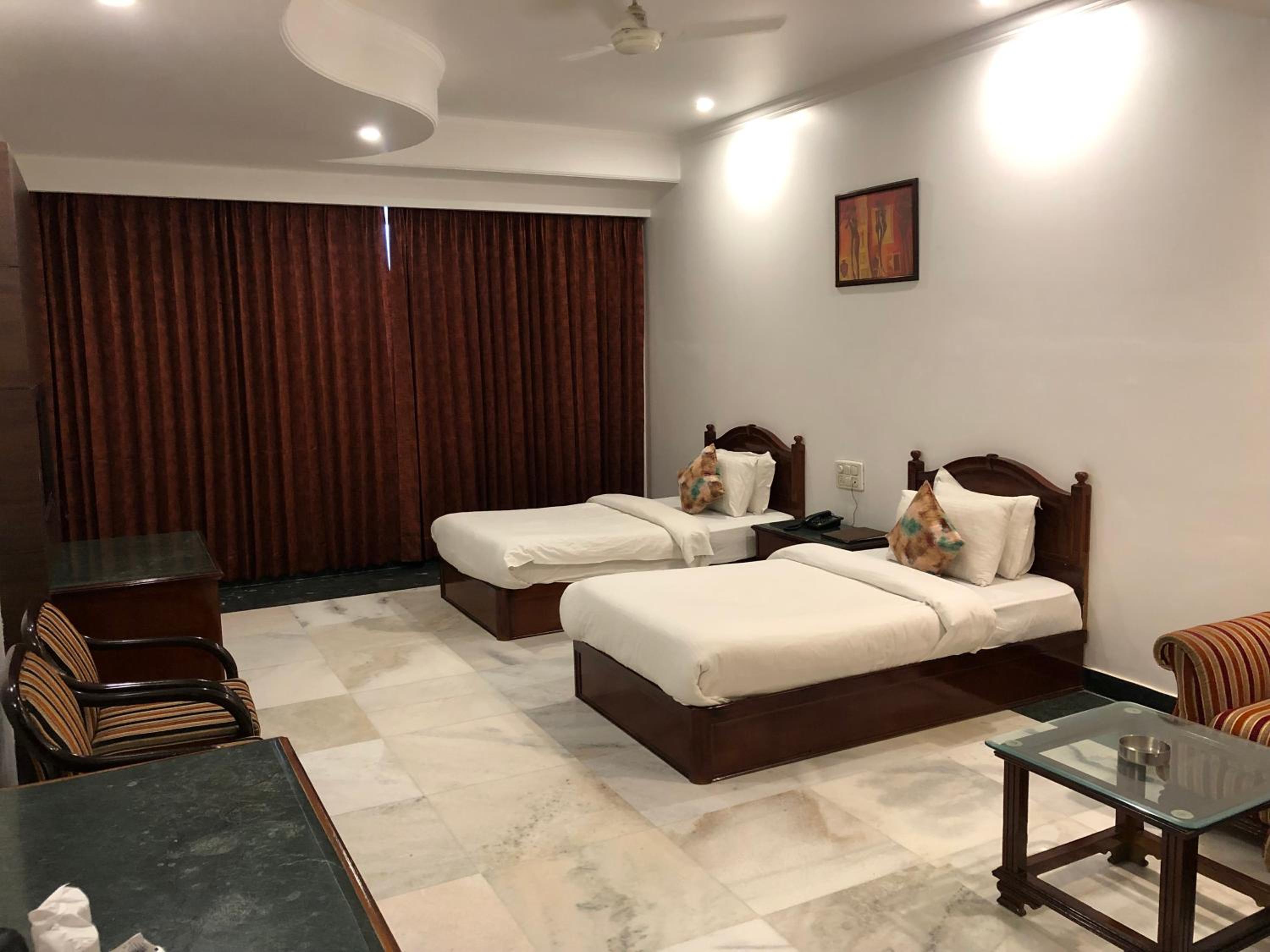 Deluxe Room - Photo 2