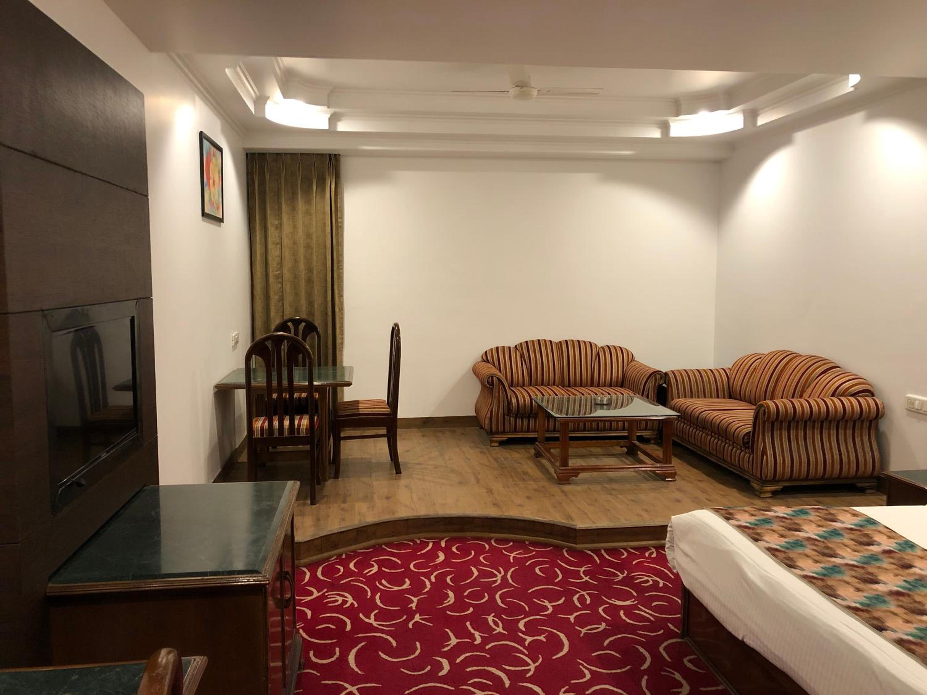 Deluxe Room - Photo 3
