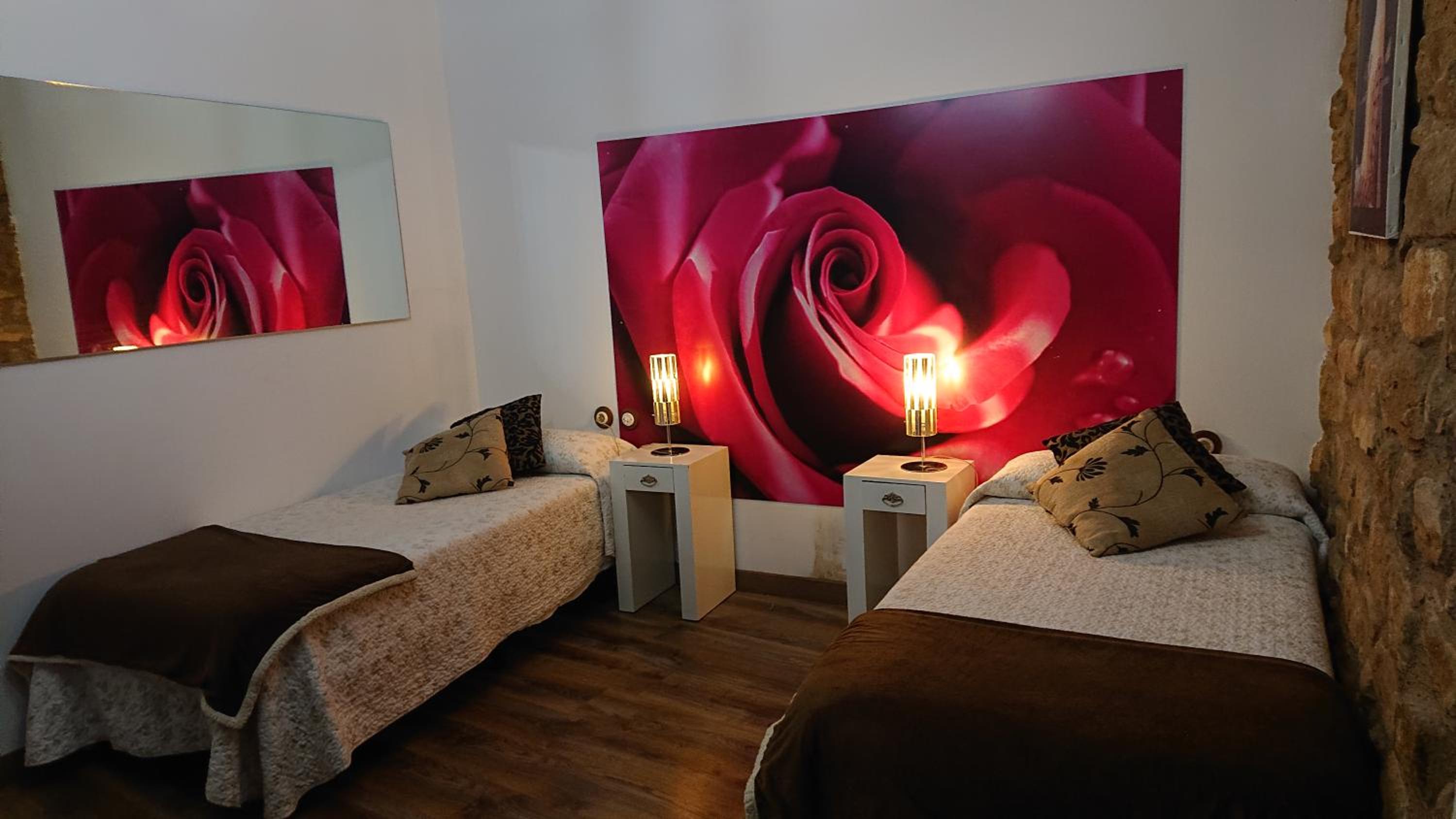 Double Room with Balcony - Photo 1