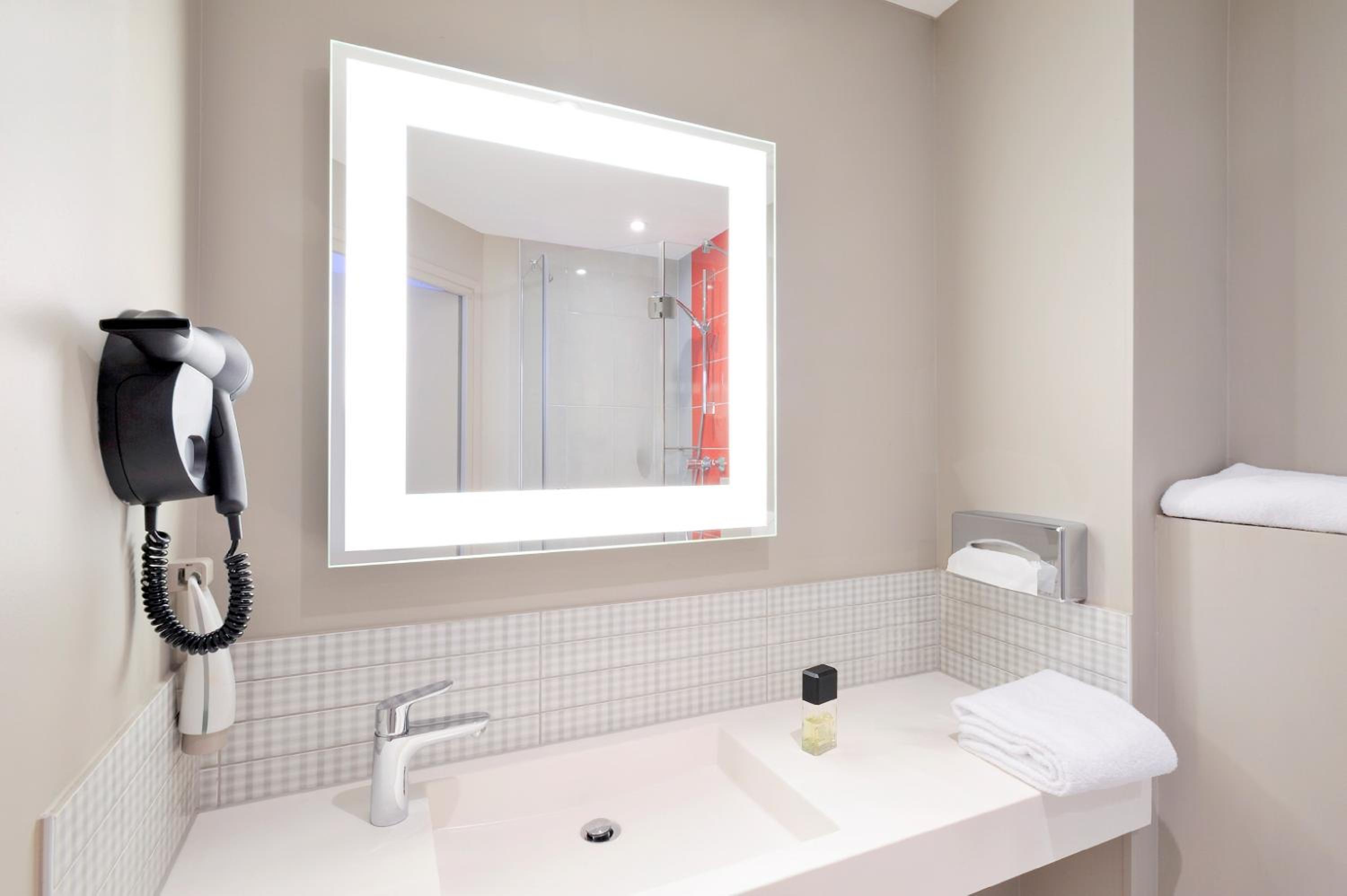 Standard Double Room - Photo 7