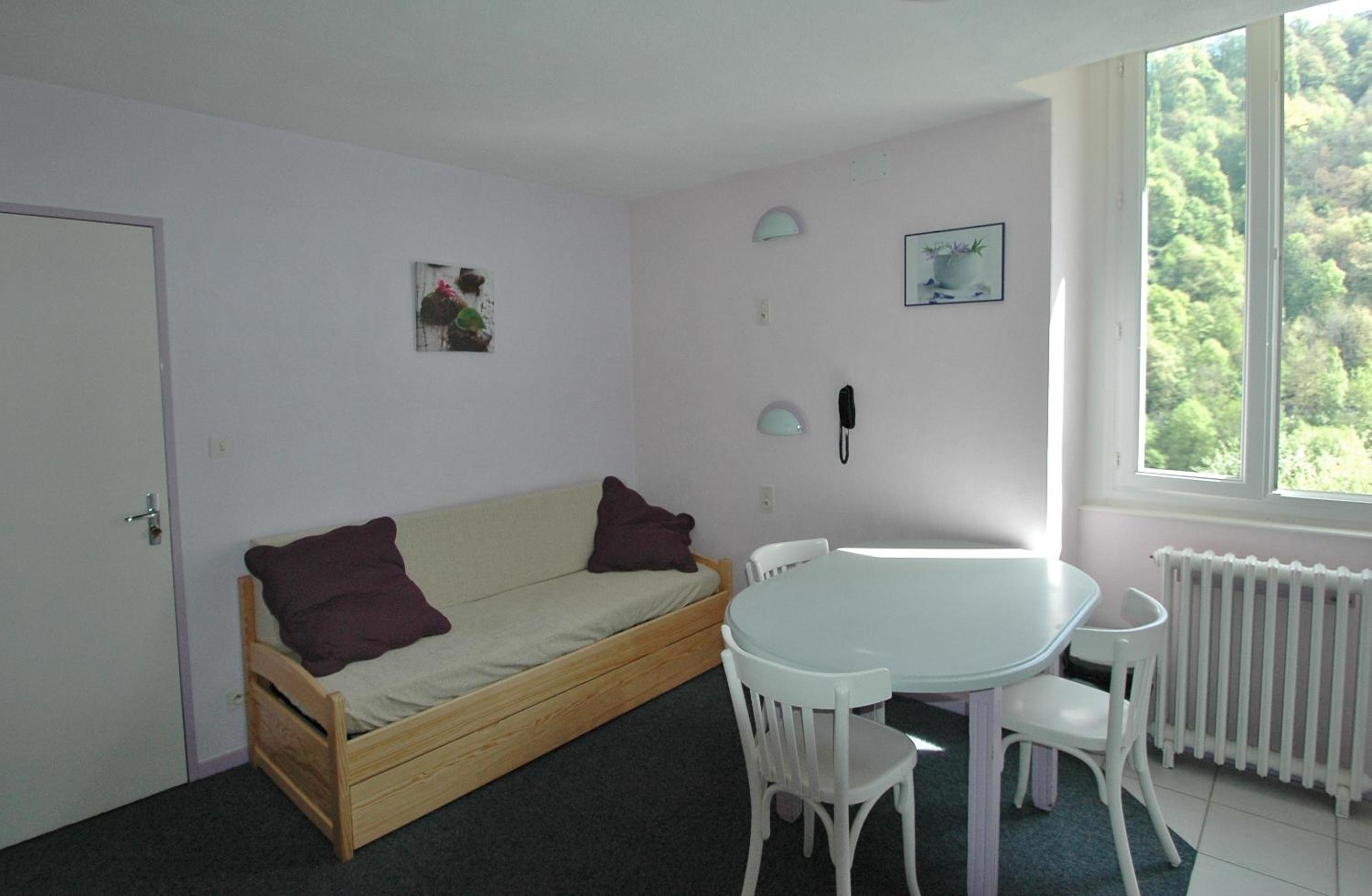 One-Bedroom Apartment photo 2