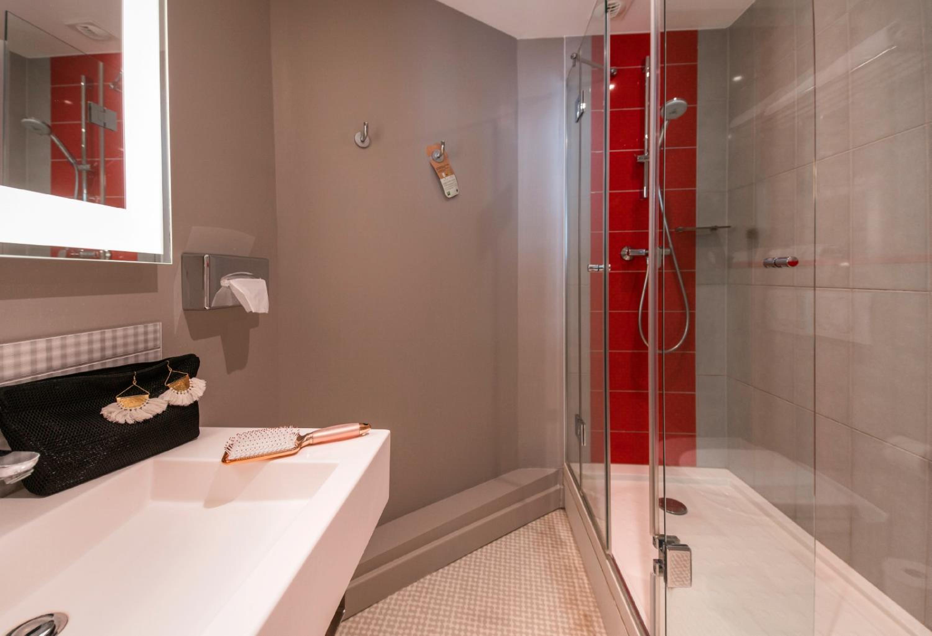 Standard Double Room - Photo 8