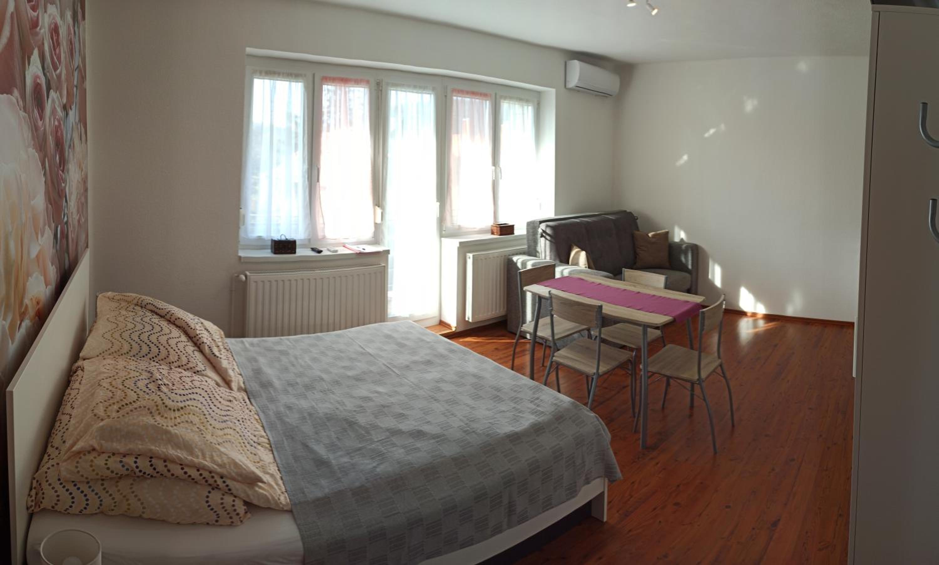 Apartment with Balcony photo 2