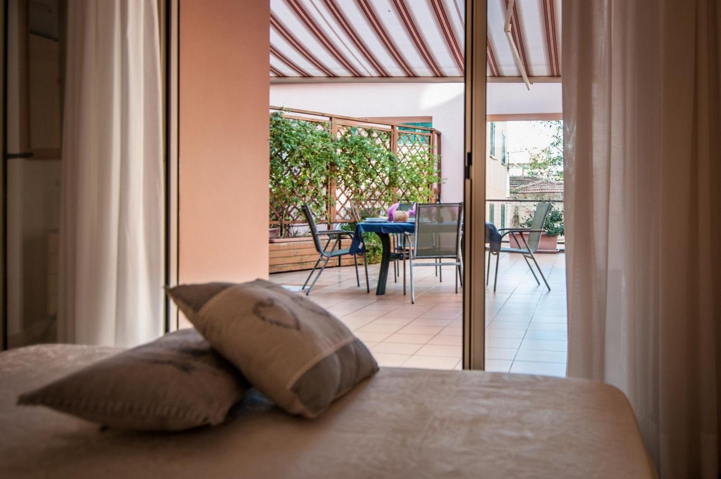 Apartment with Balcony photo 3