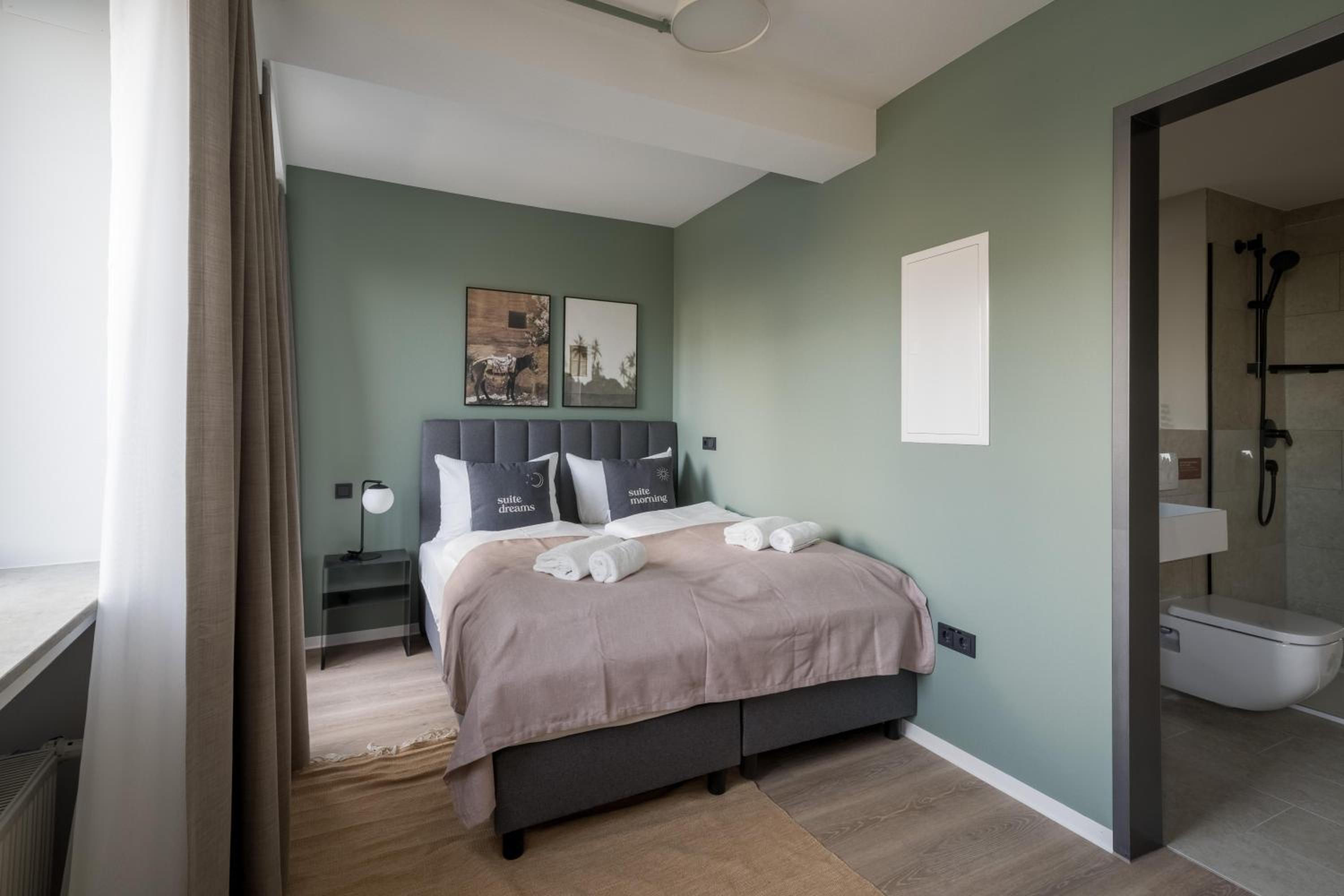 Economy Suite - Photo 4