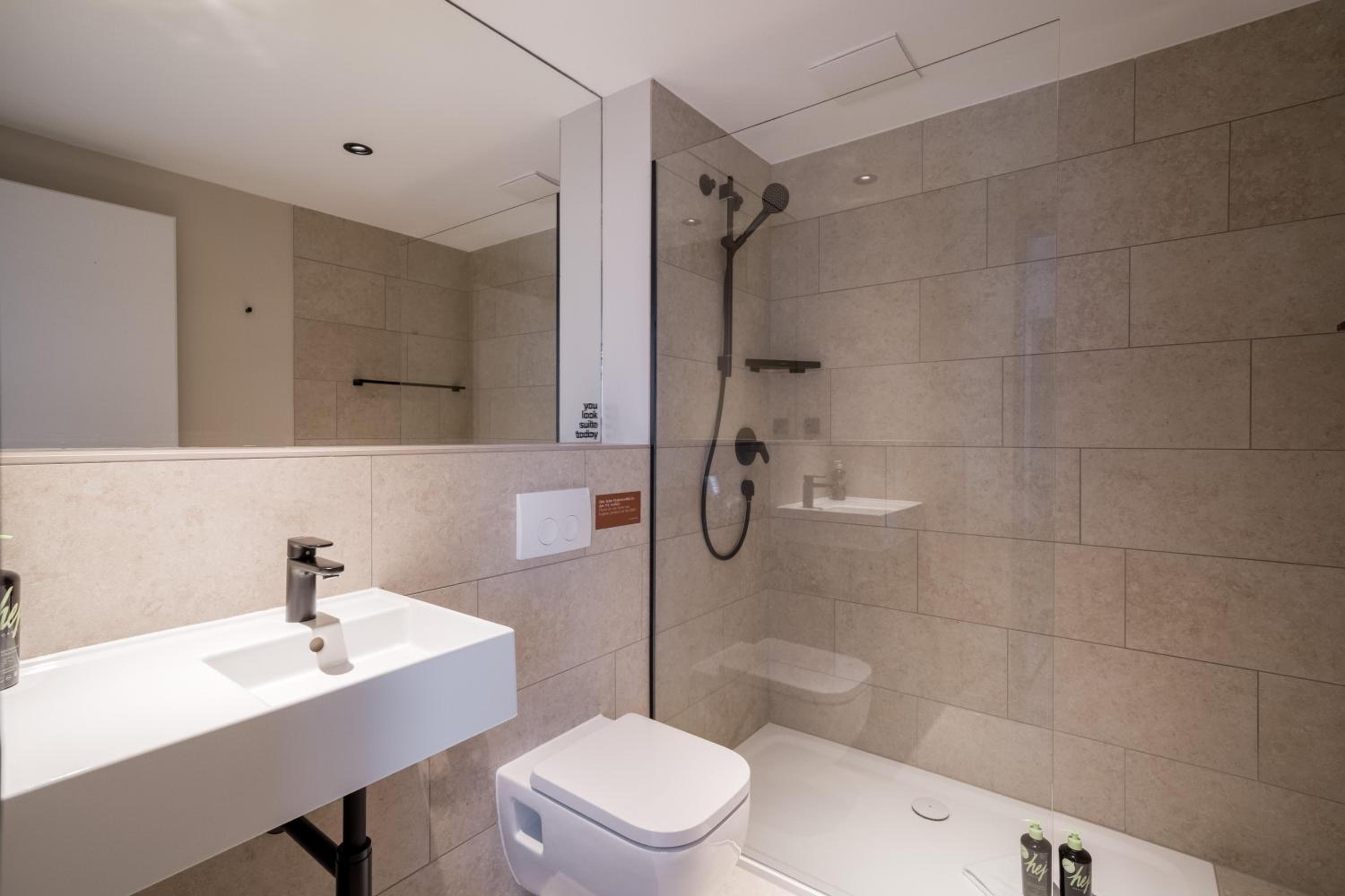 Economy suite with river view - Photo 11