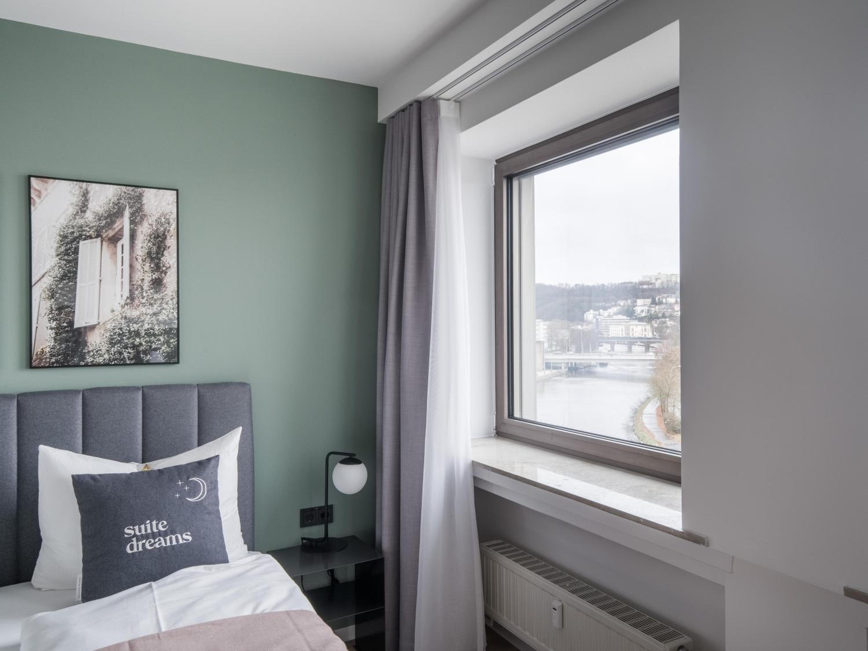 Economy suite with river view - Photo 16
