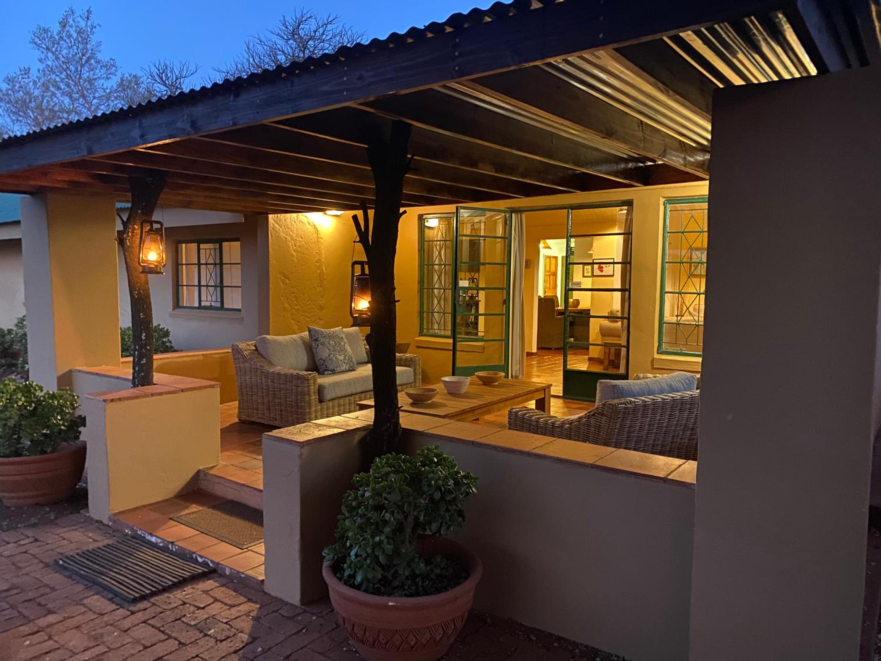 Five-Bedroom House photo 2
