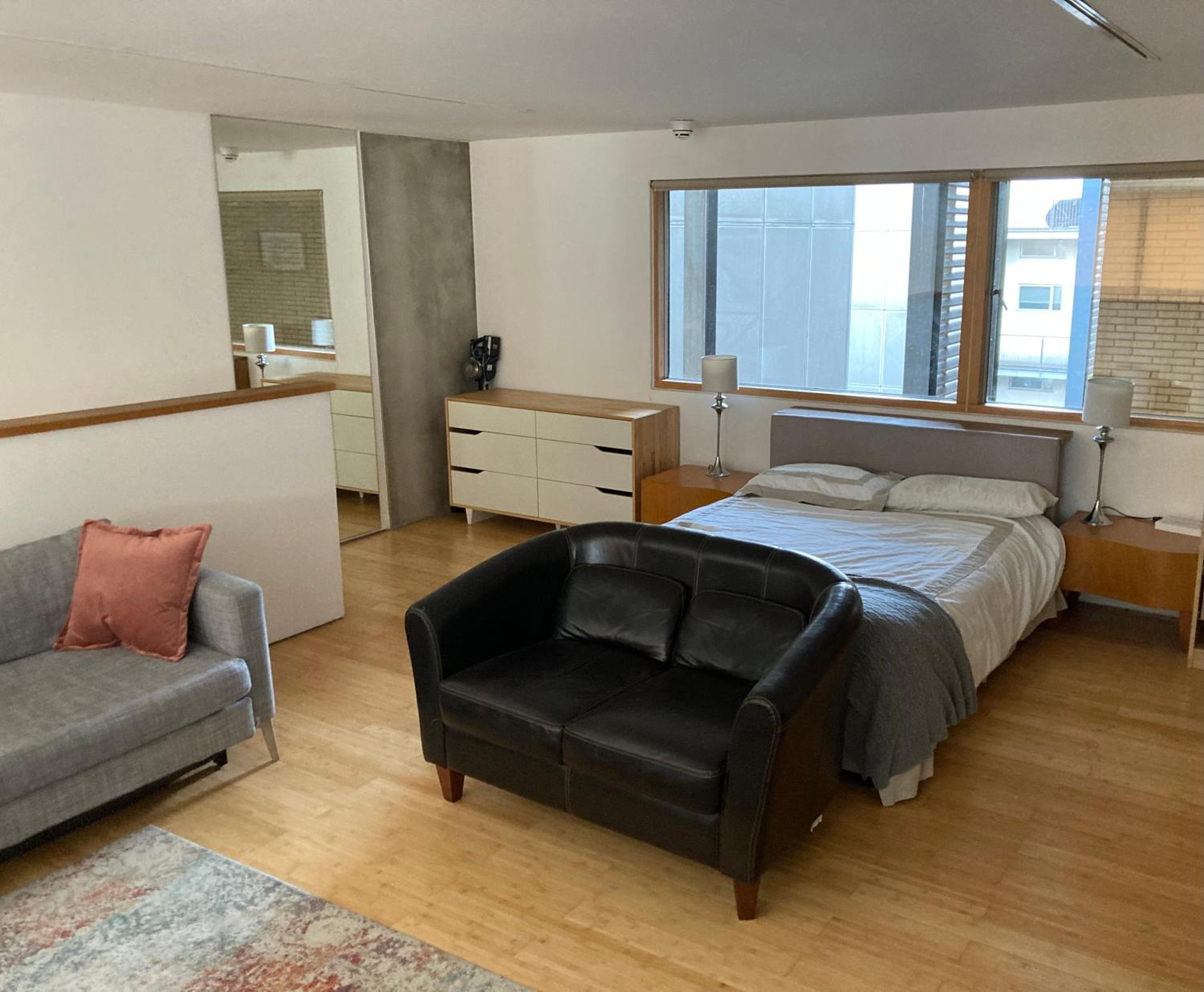 One-Bedroom Apartment photo 1