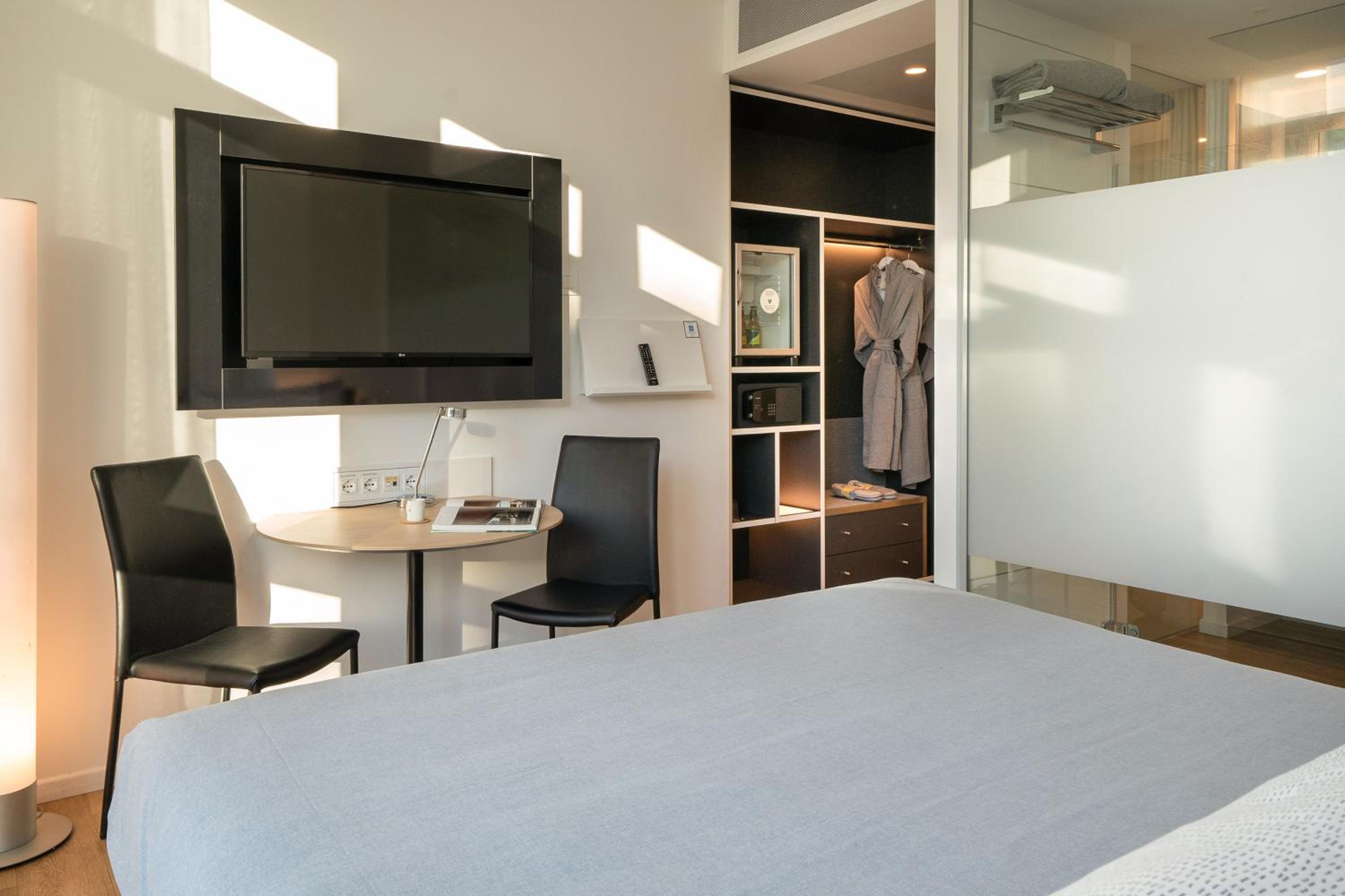 Interconnecting Innside Room