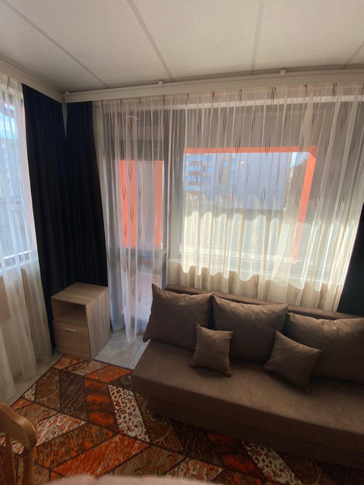 Apartment with Balcony - Photo 3