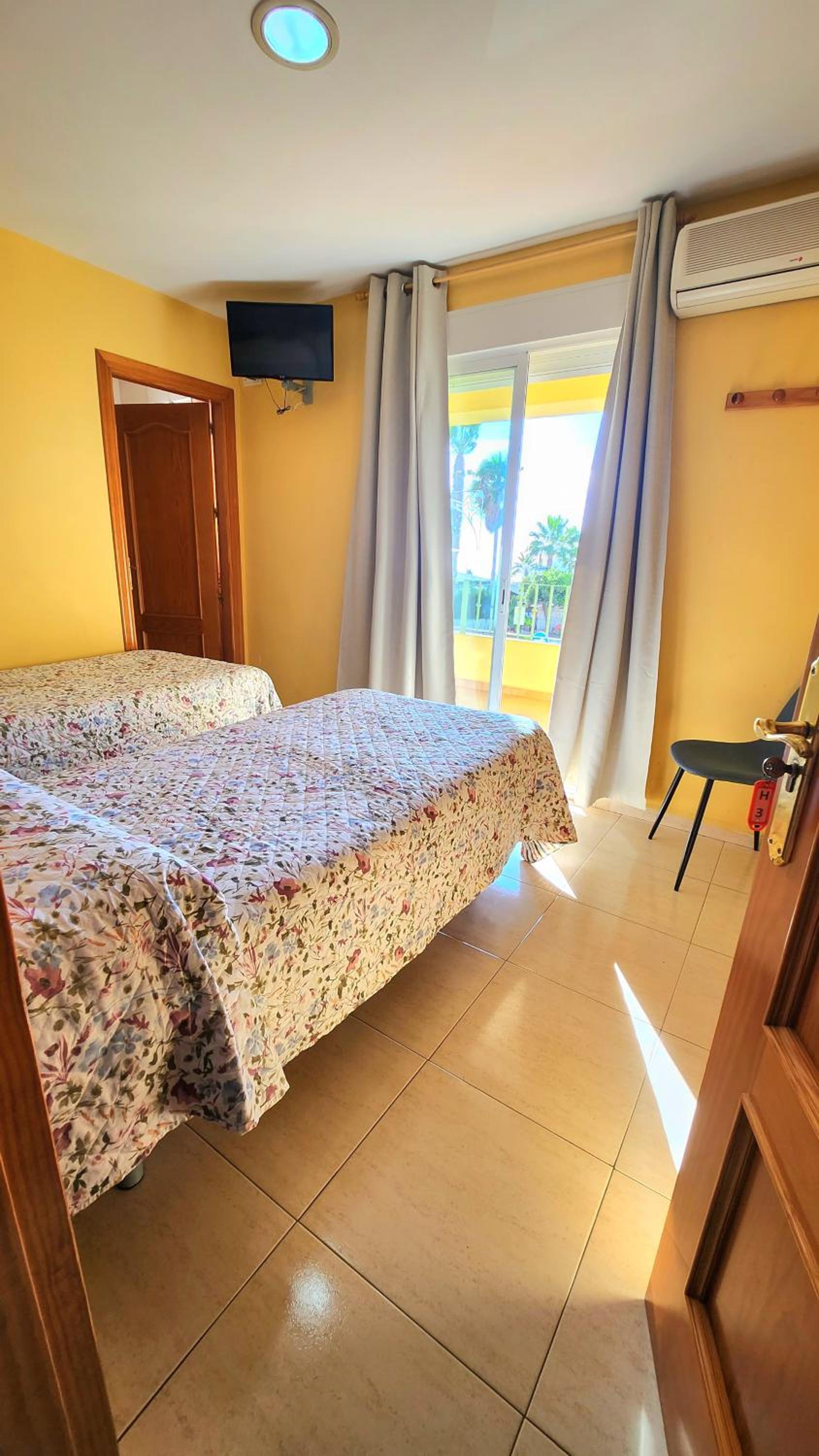Habitación Doble con Balcón y Vista al Mar
