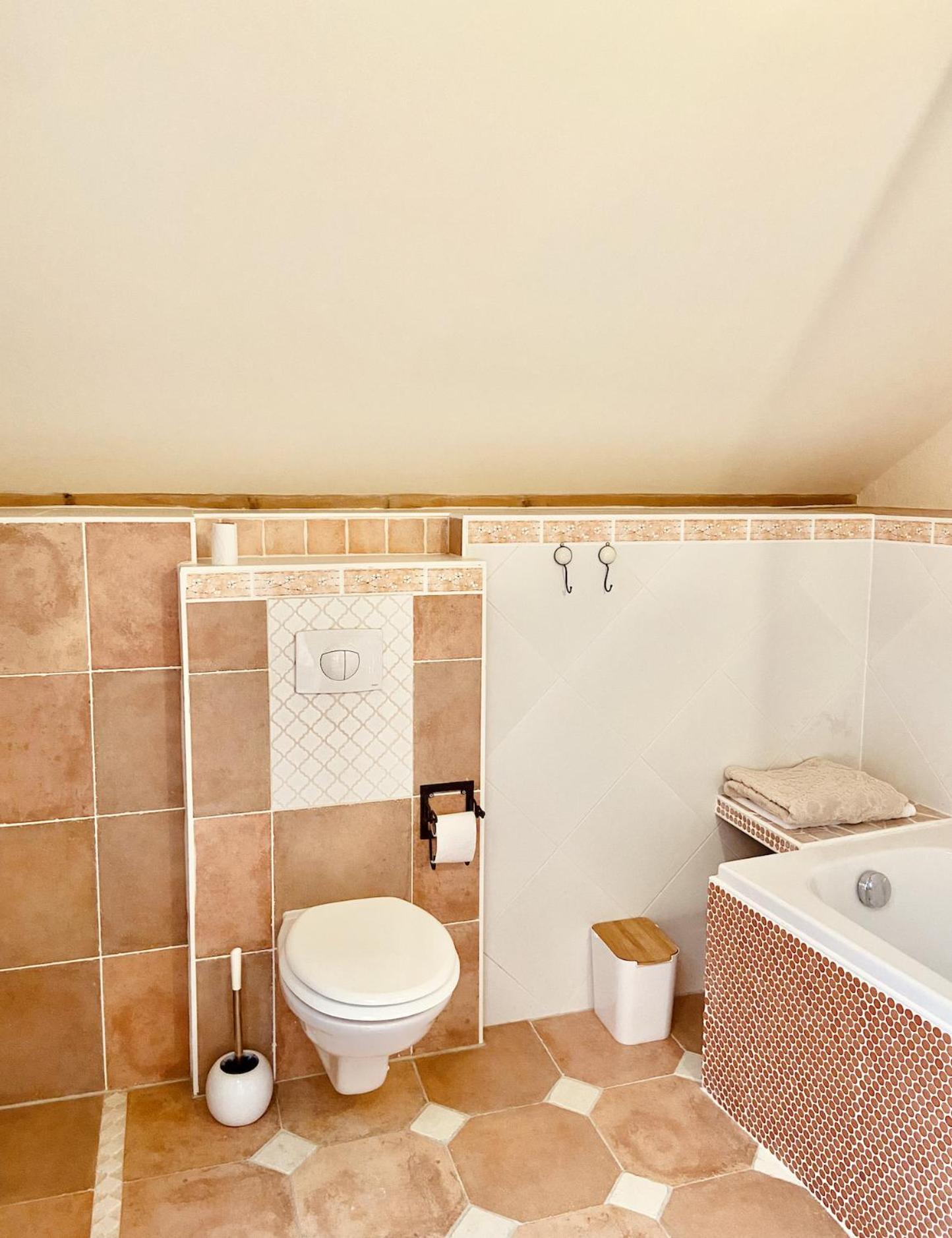Family Suite with Balcony - Photo 10
