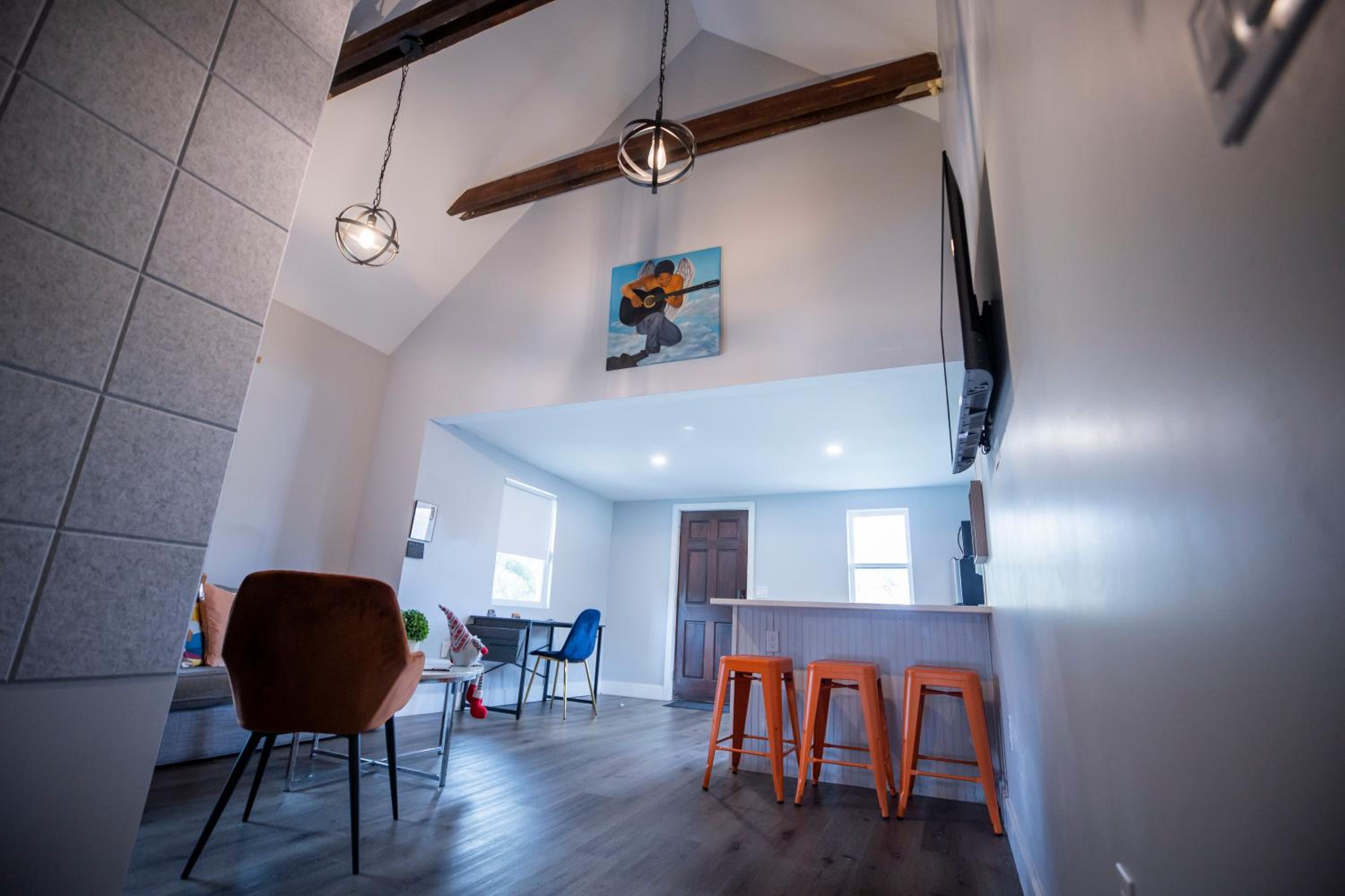 Two-Bedroom Apartment - Photo 12