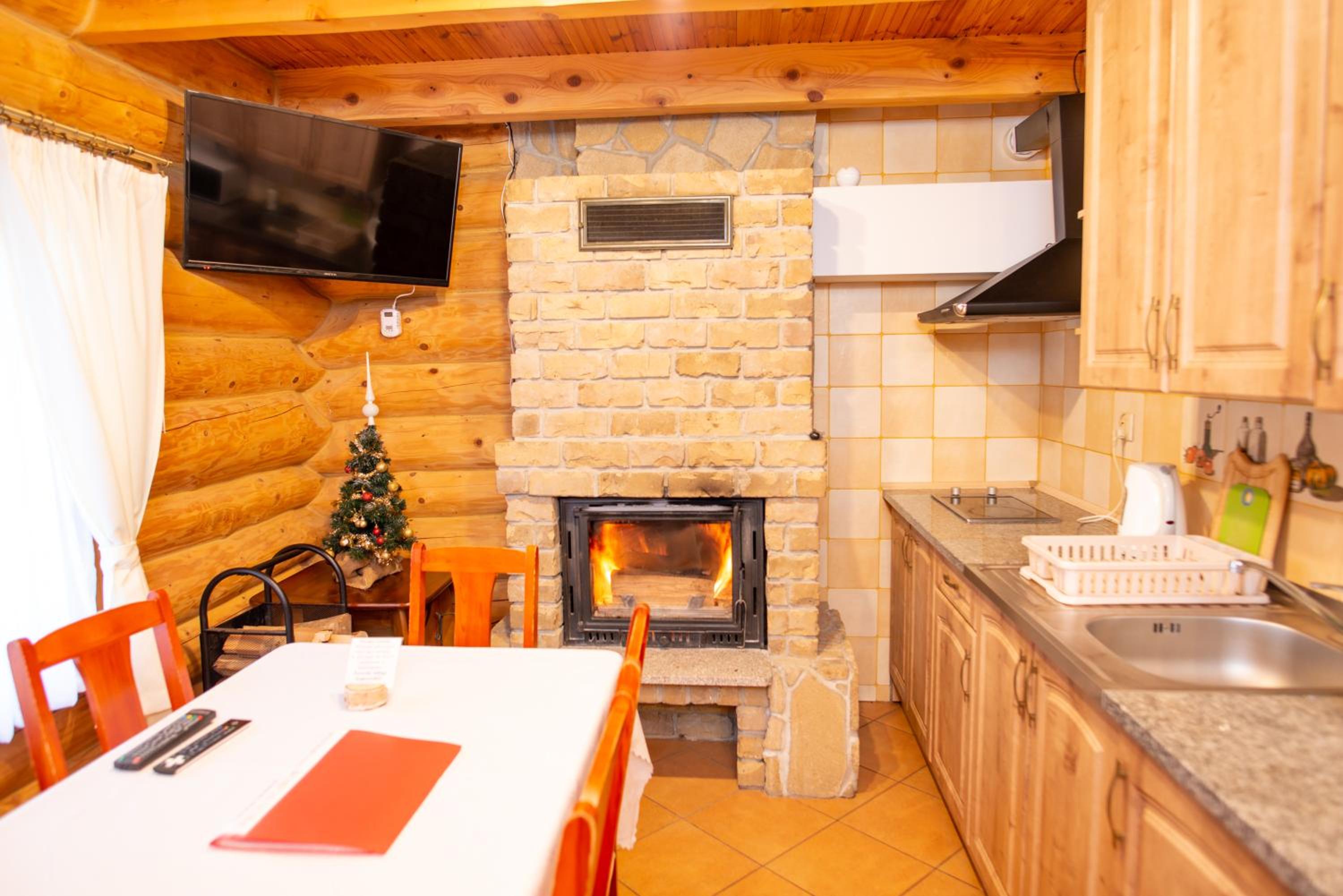 Two-Bedroom House - Photo 20