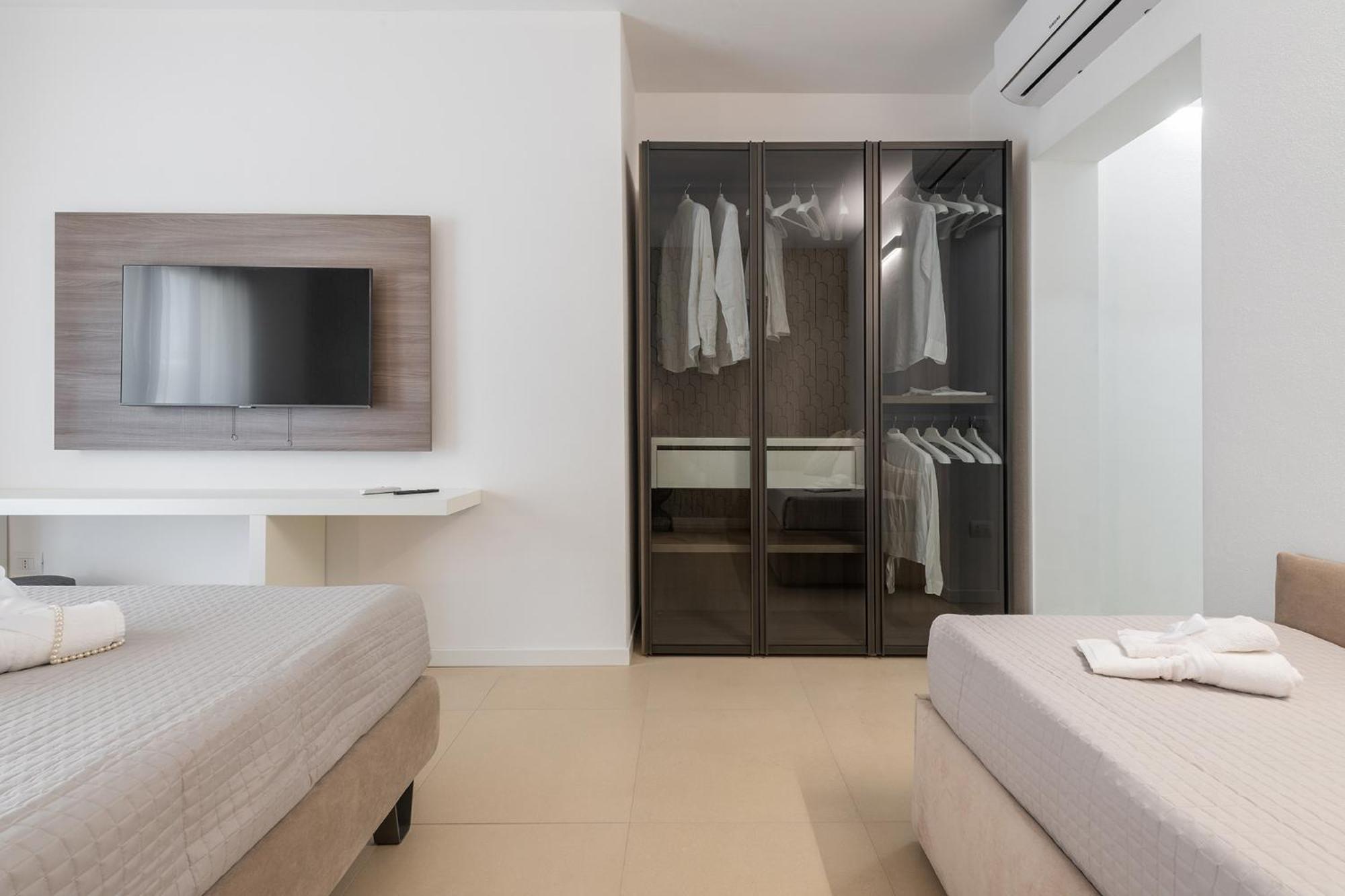 Quarto Triplo com Vista para a Piscina