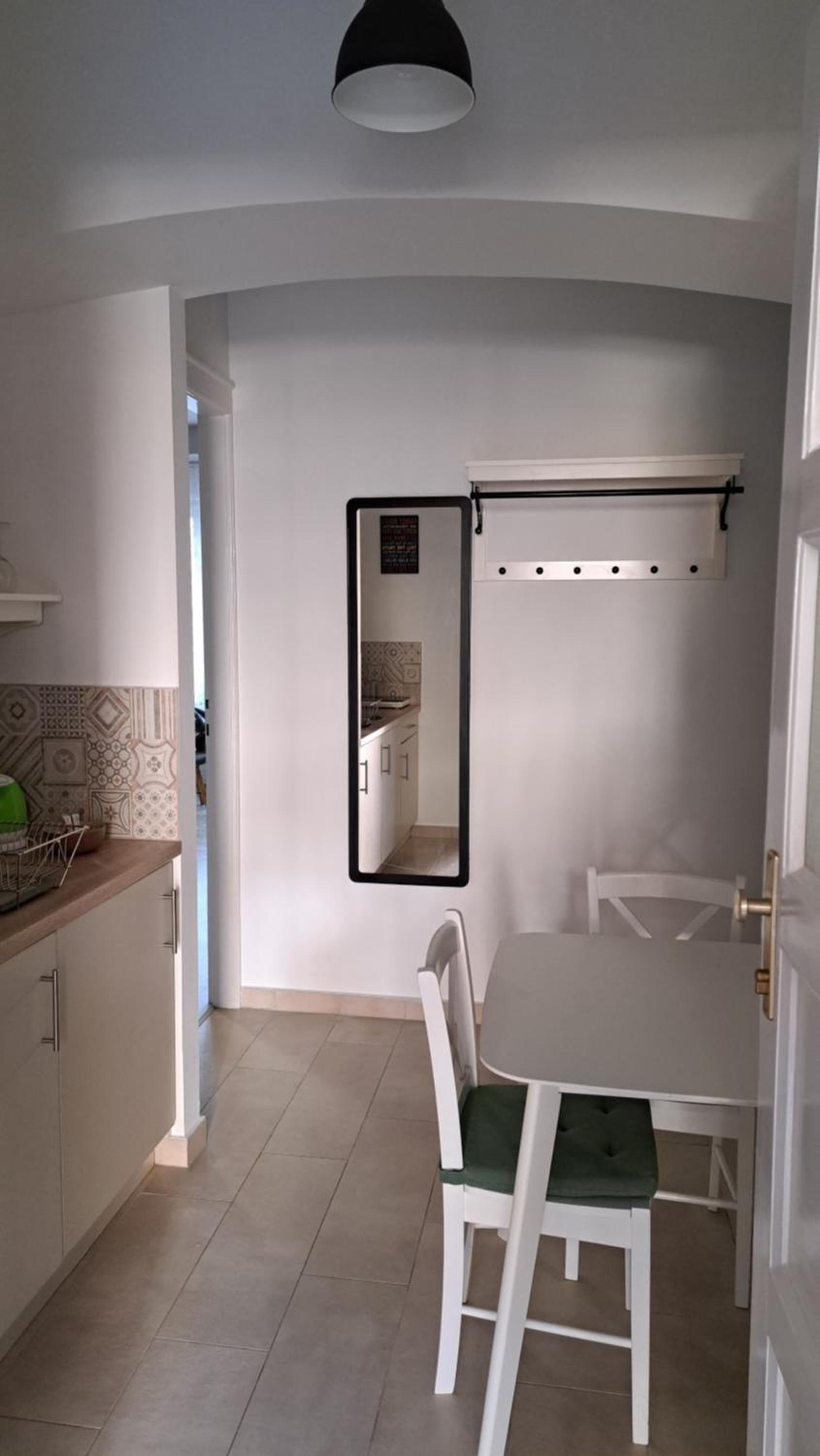 One-Bedroom Apartment - Photo 4