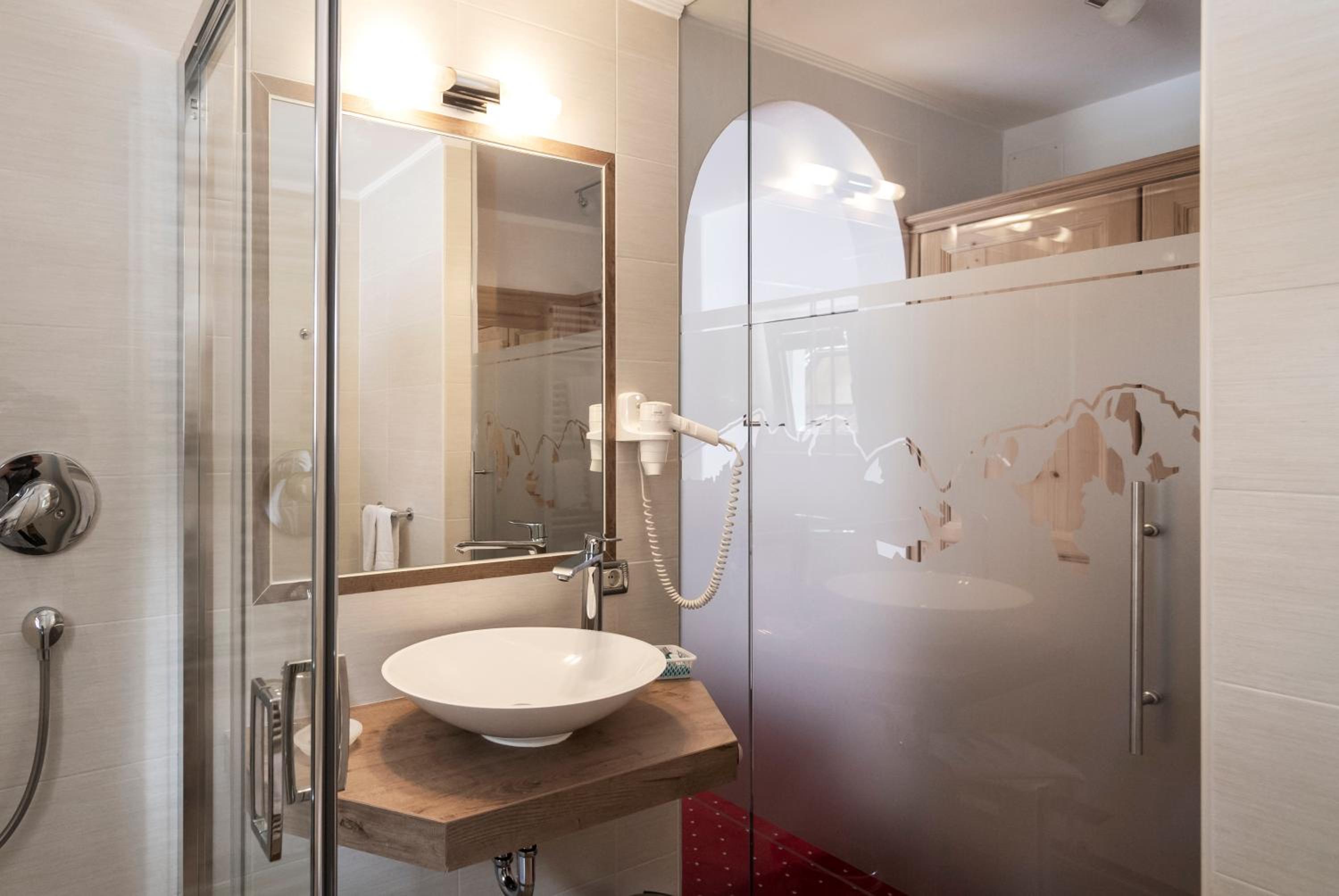 Standard Double or Twin Room with Balcony - Photo 2