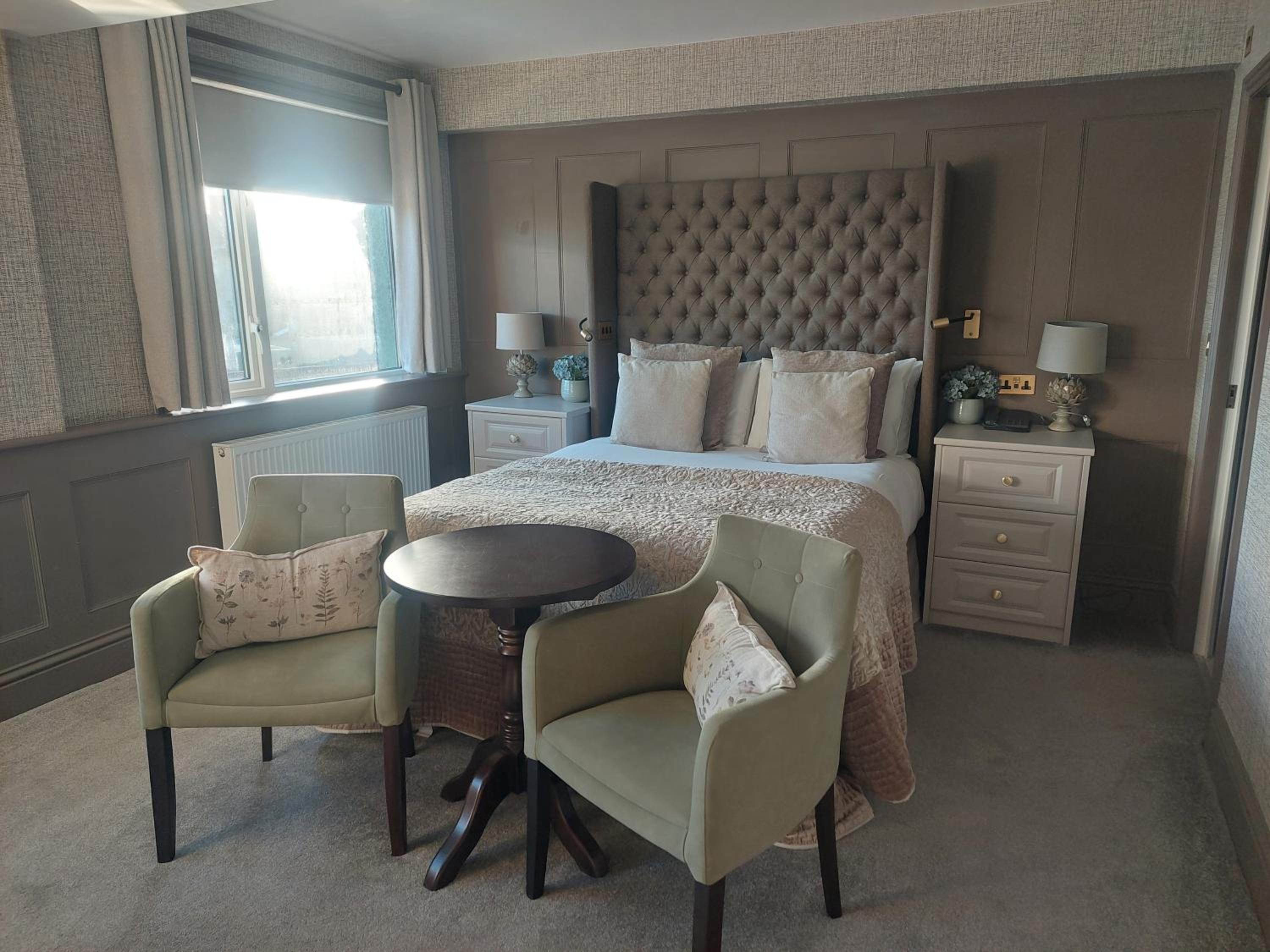 Standard King Room - Photo 12