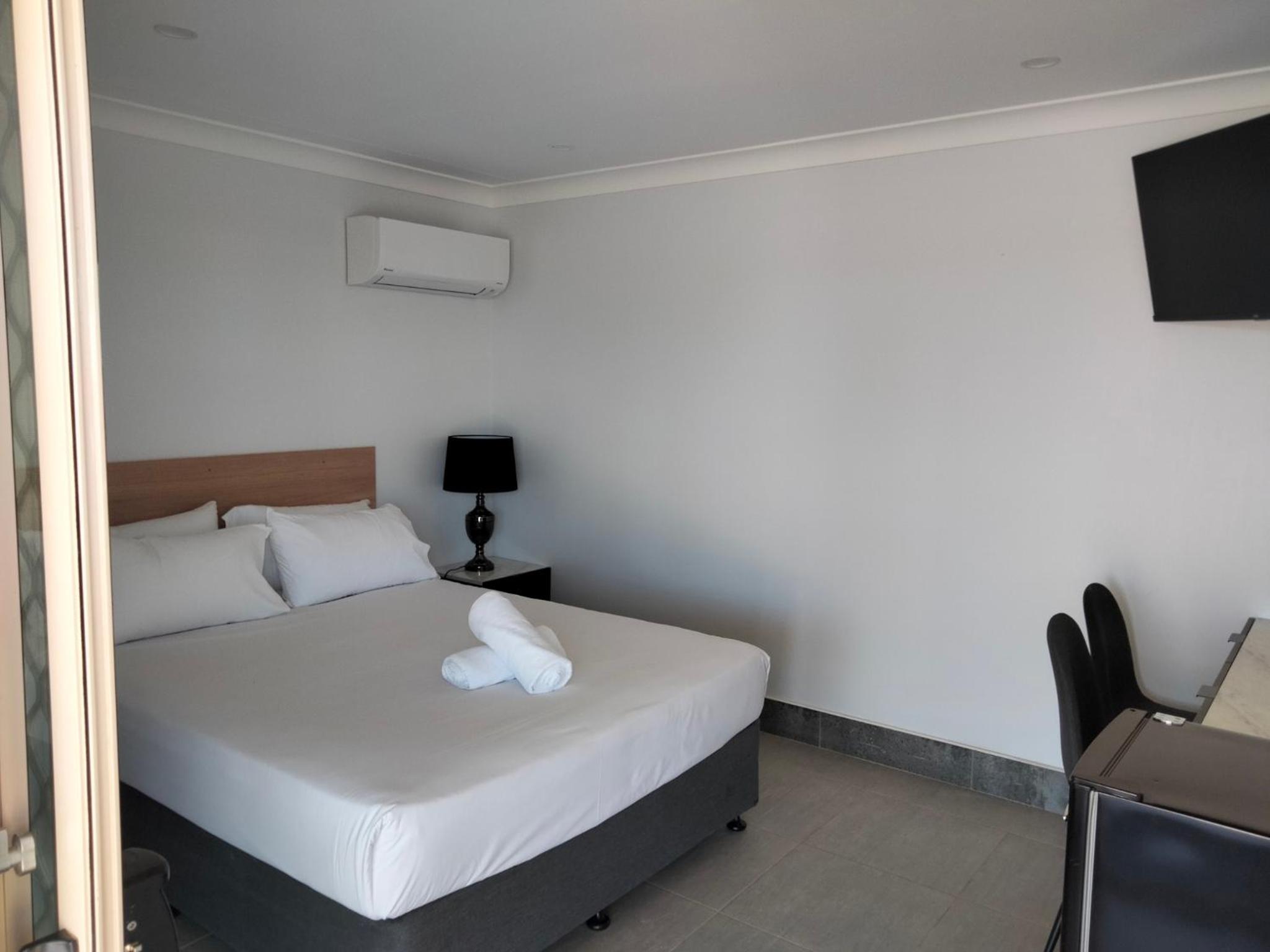 Economy Queen Room