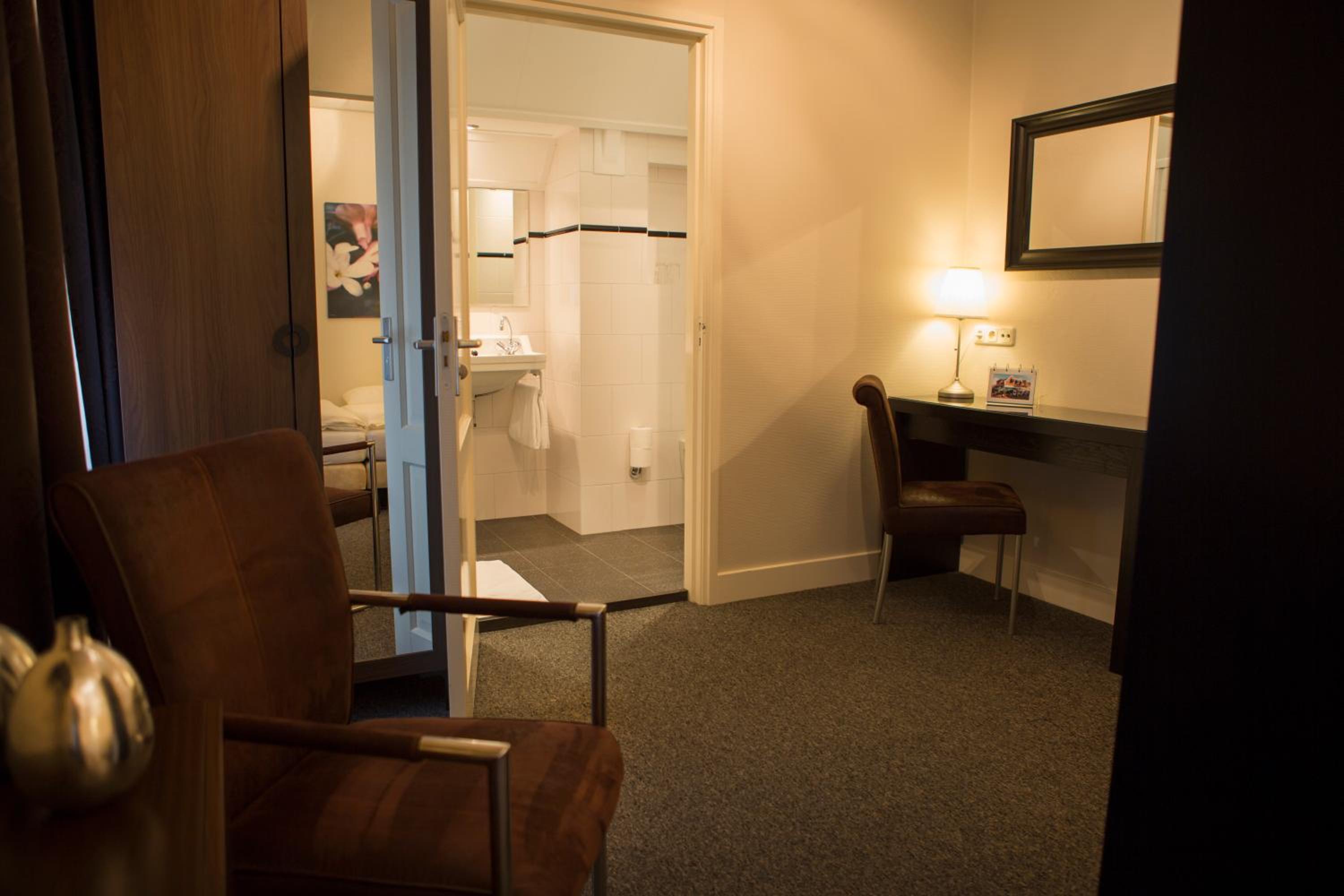 Twin Room with View - Photo 6