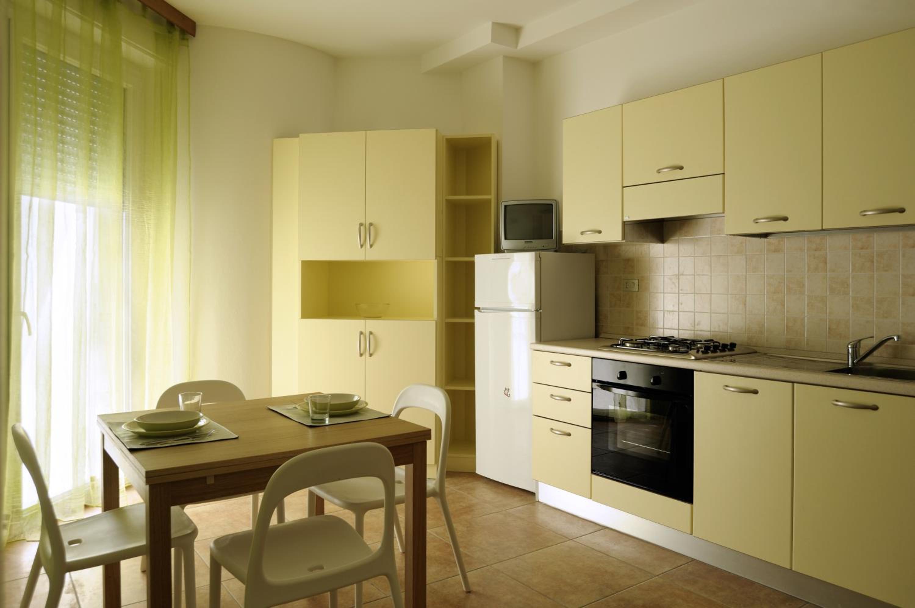Two-Bedroom Apartment with Sea View - Photo 2