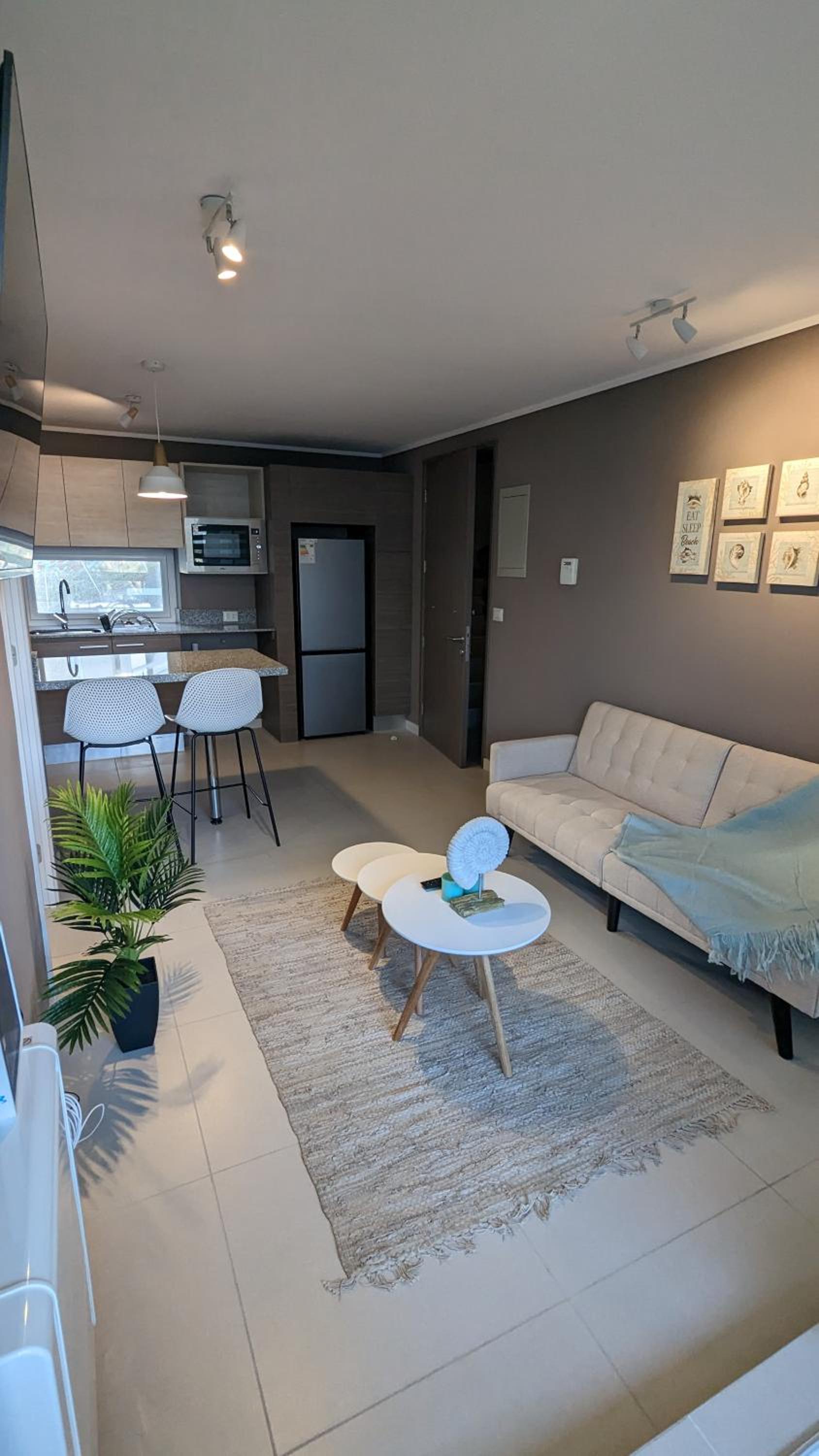 One-Bedroom Apartment photo 2
