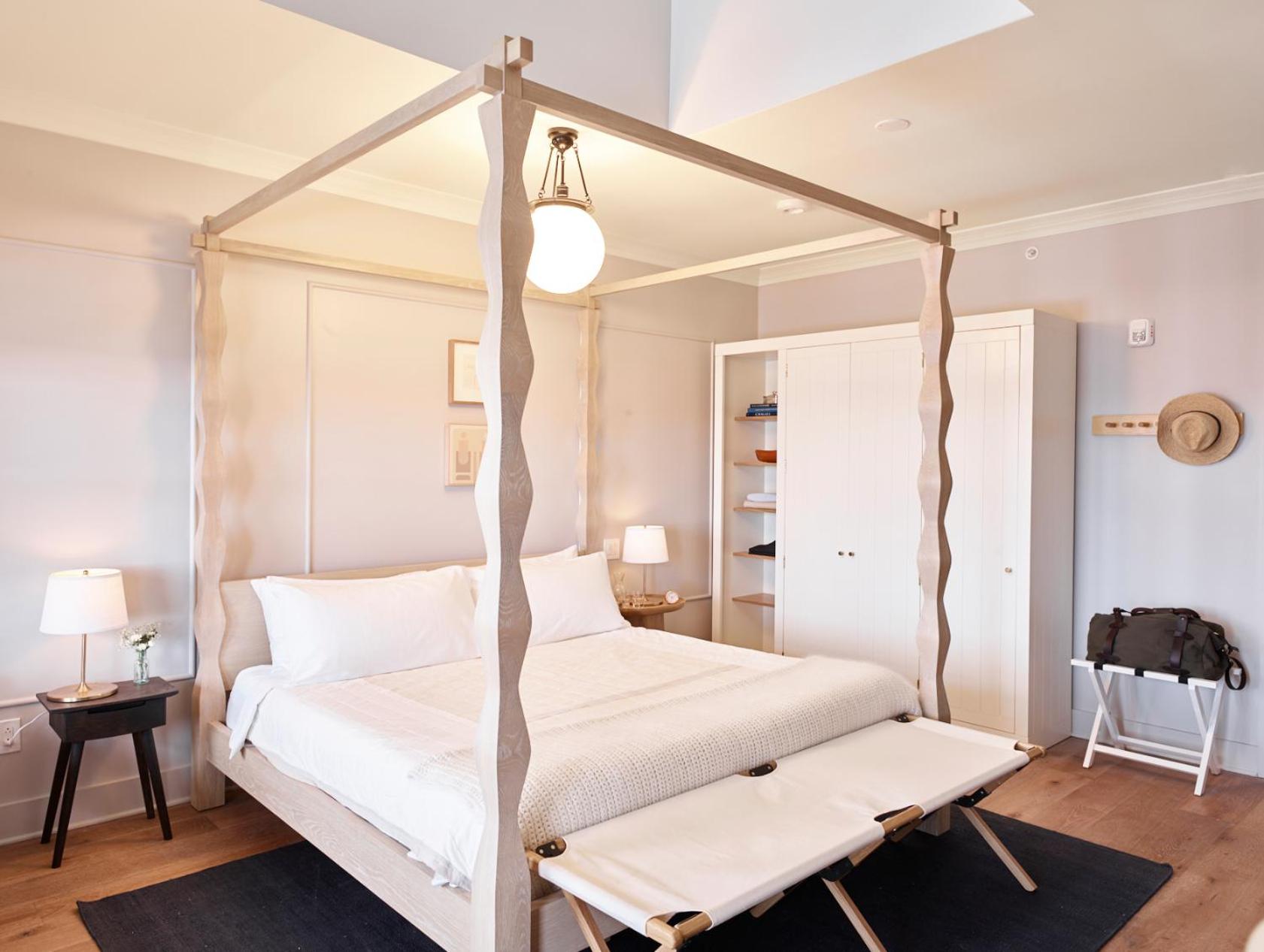 King Room with Balcony - Photo 1