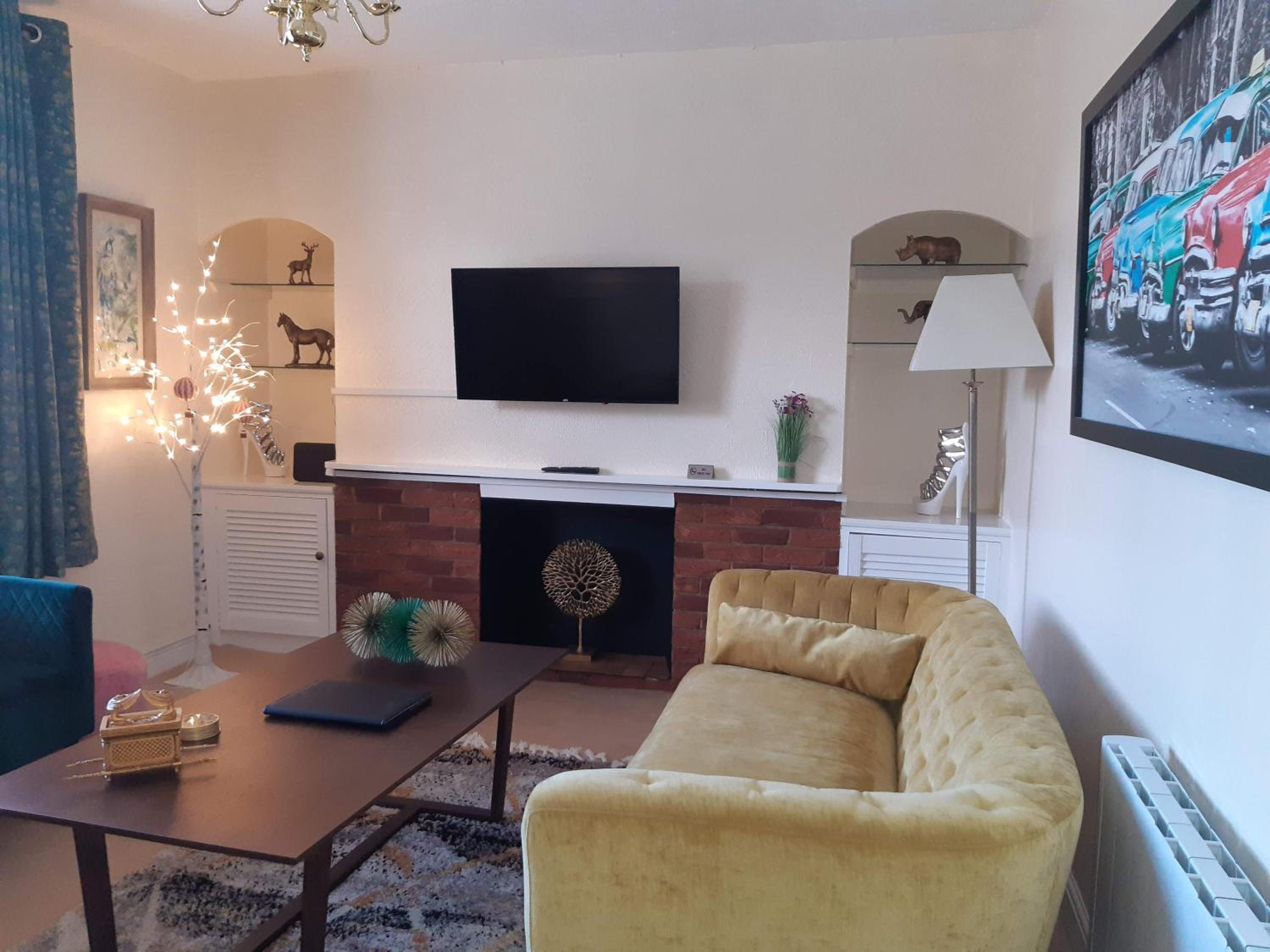 One-Bedroom Apartment - Photo 1