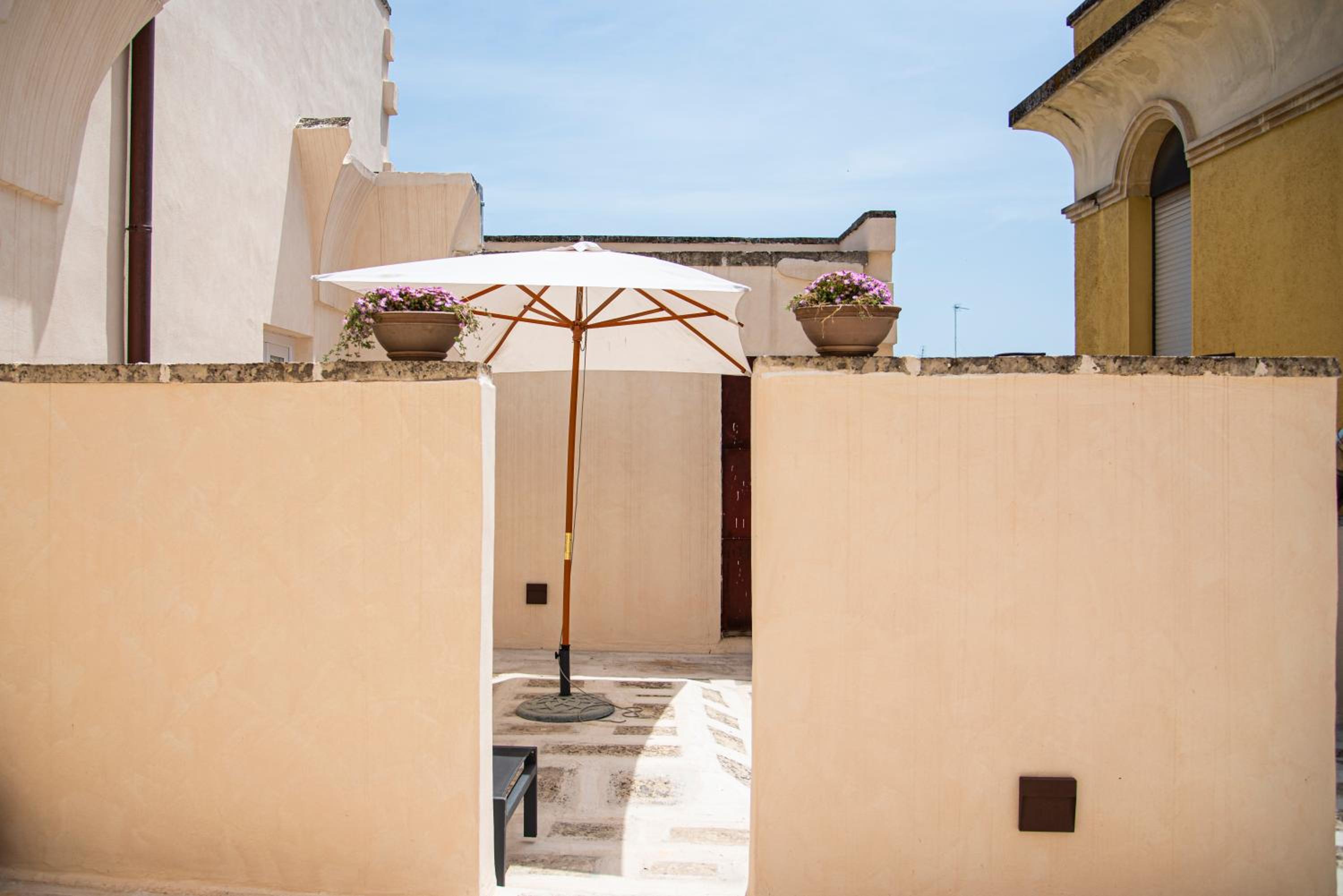 Double Room with Terrace - Photo 9