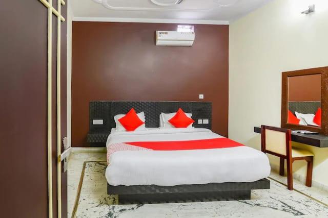 Double Room with Balcony (2 Adults + 1 Child) photo 1