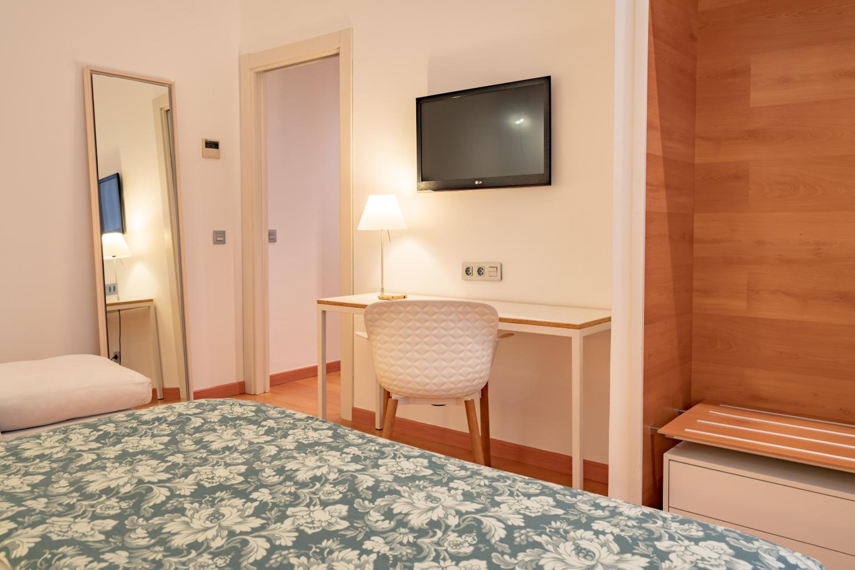 Triple Room - Photo 6