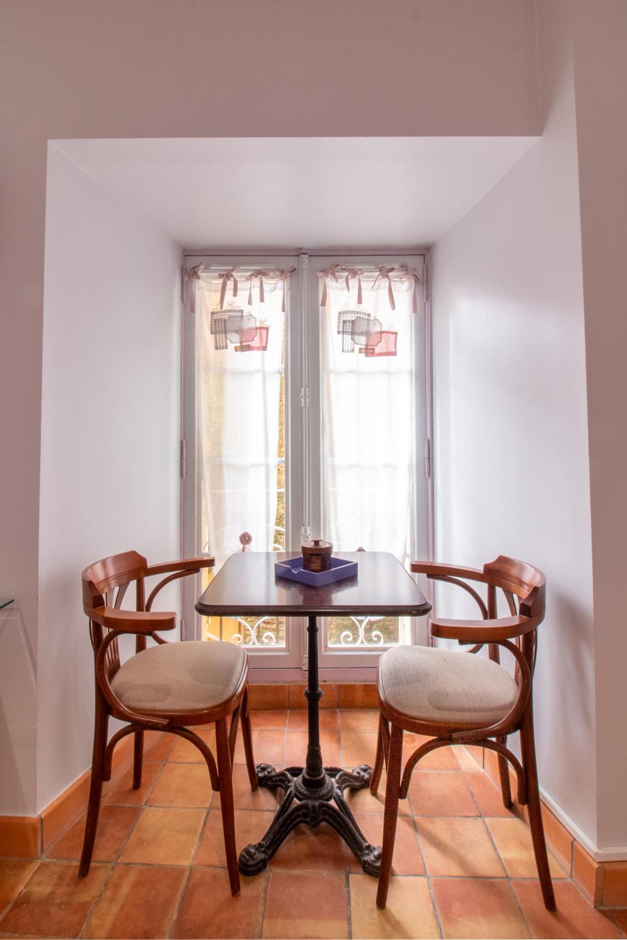 Apartment with Terrace - Photo 9