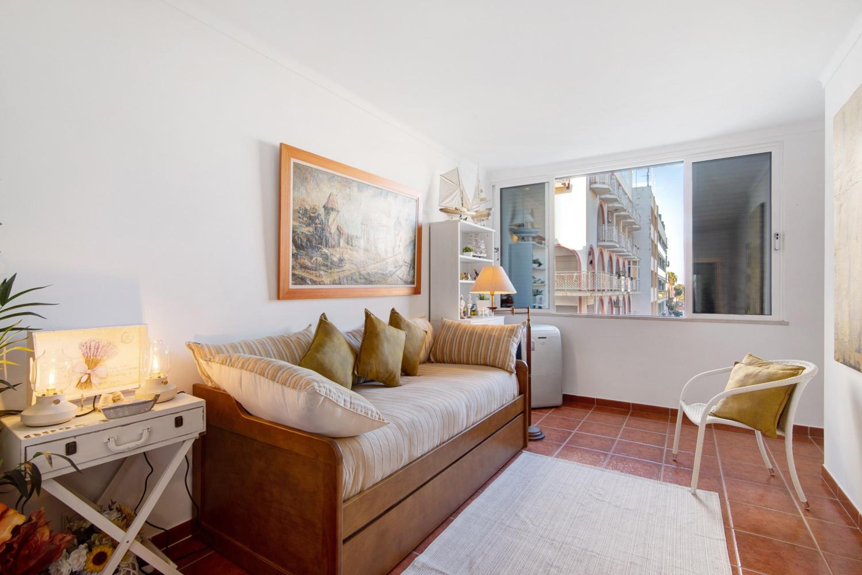 Superior One-Bedroom Apartment