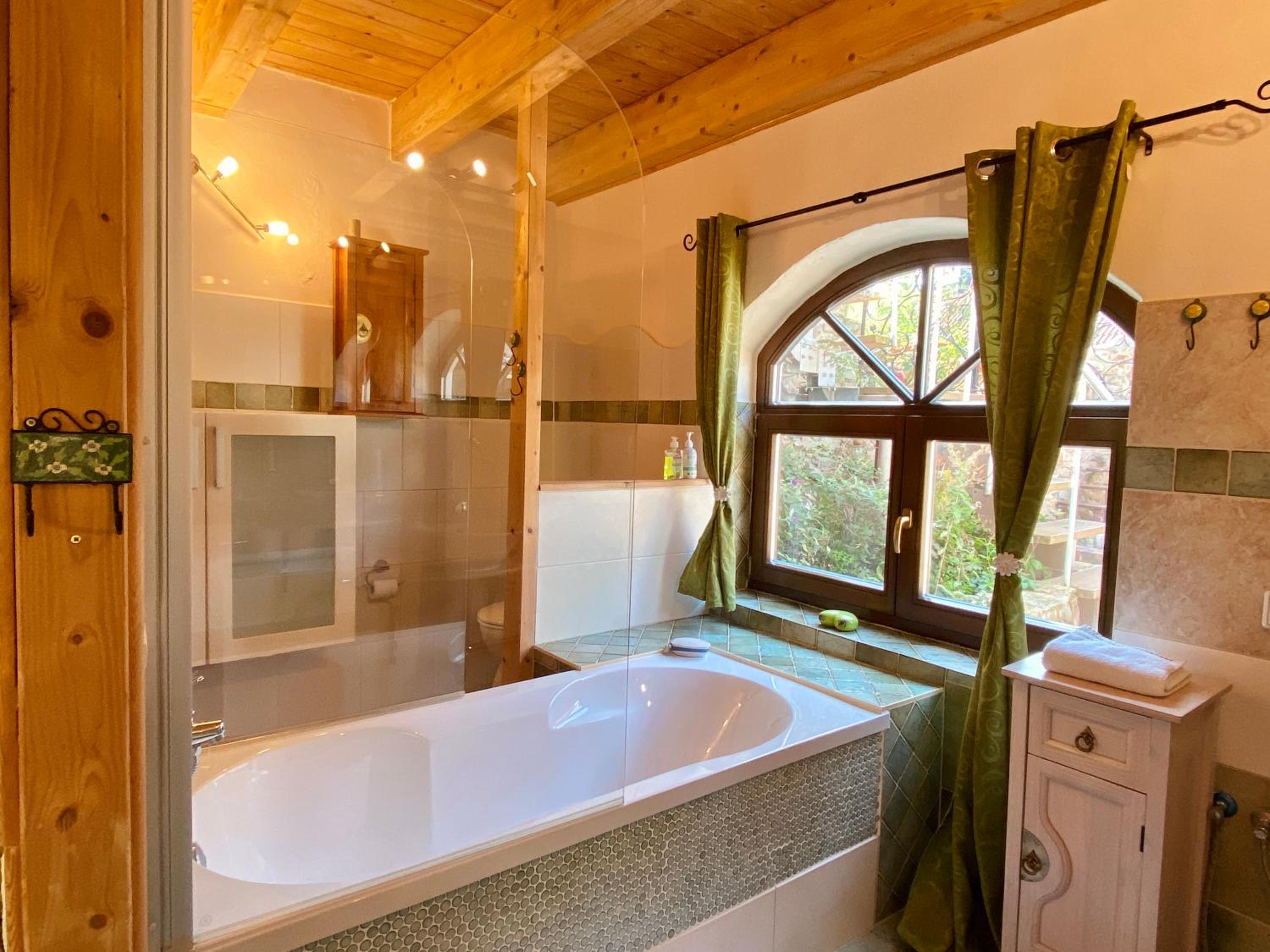 Deluxe King Suite photo 3