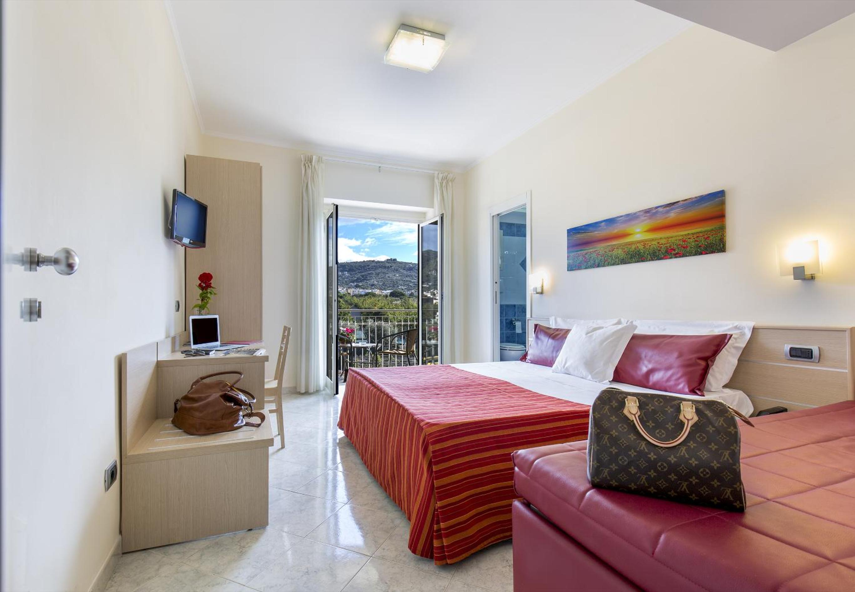 Double or Twin Room with Mountain View - Photo 1