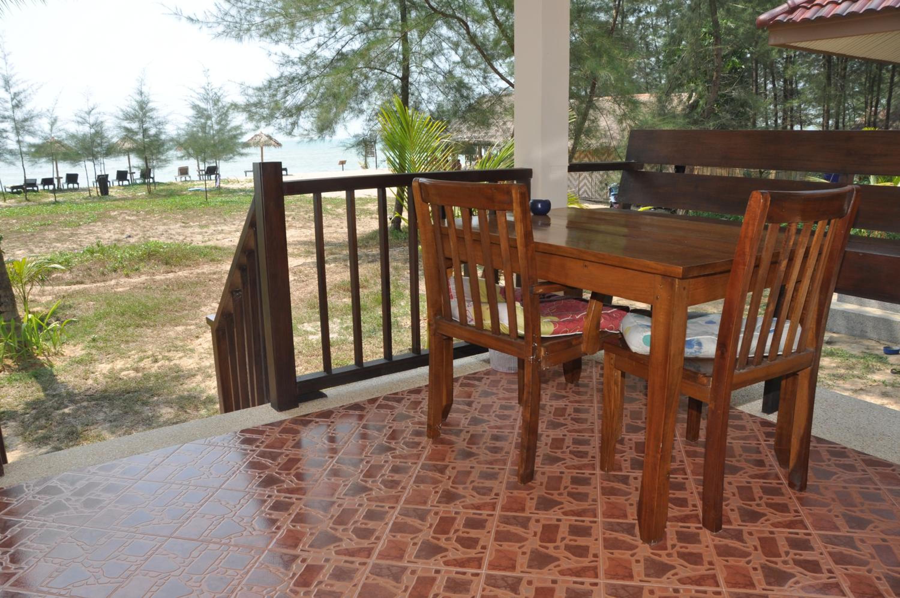 Beach Front Bungalow  photo 3