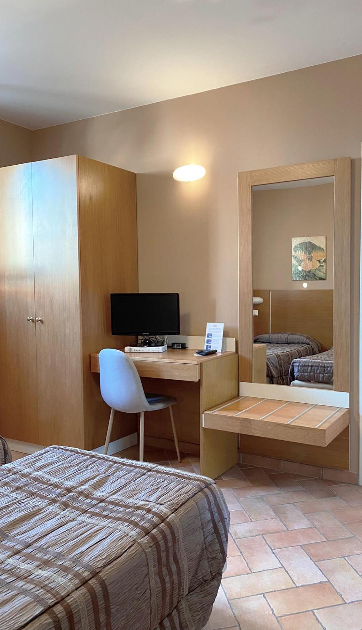 Standard Double Room photo 2